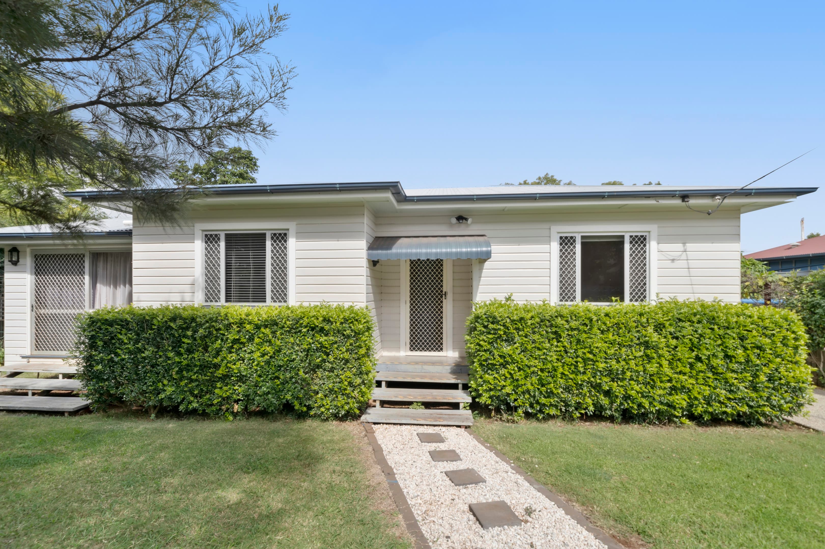 28 Rhyde Street, Mount Lofty - Image 1