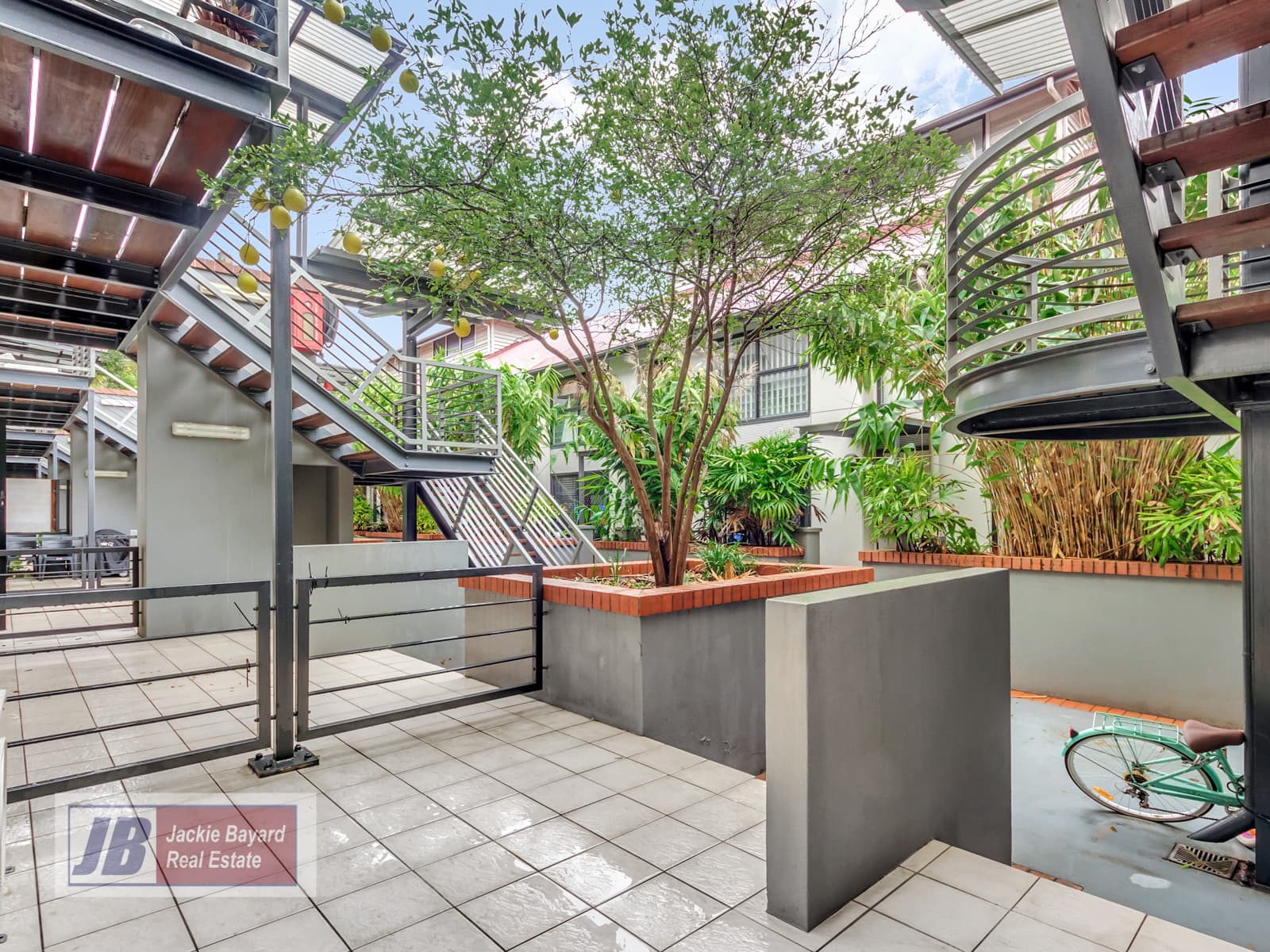 Unit 100/139 Commercial Road, Teneriffe - Image 1