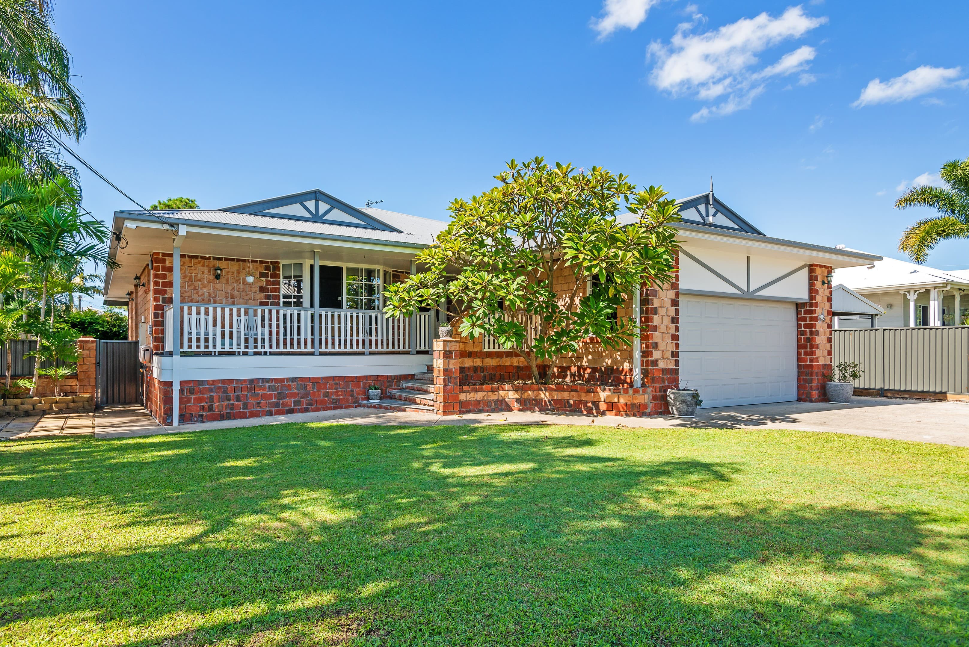 44 Crescent Avenue, Hope Island, Hope Island — photo 1 of 5