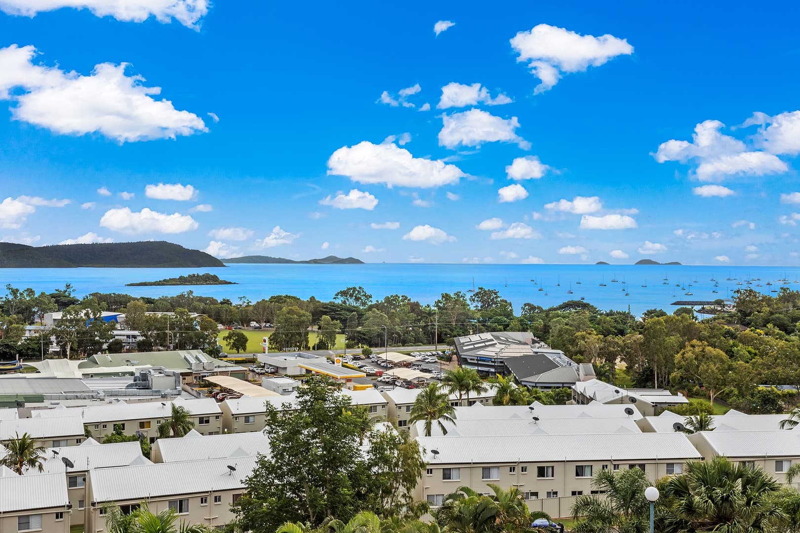 142/4 Eshelby Drive, Cannonvale — photo 1 of 5