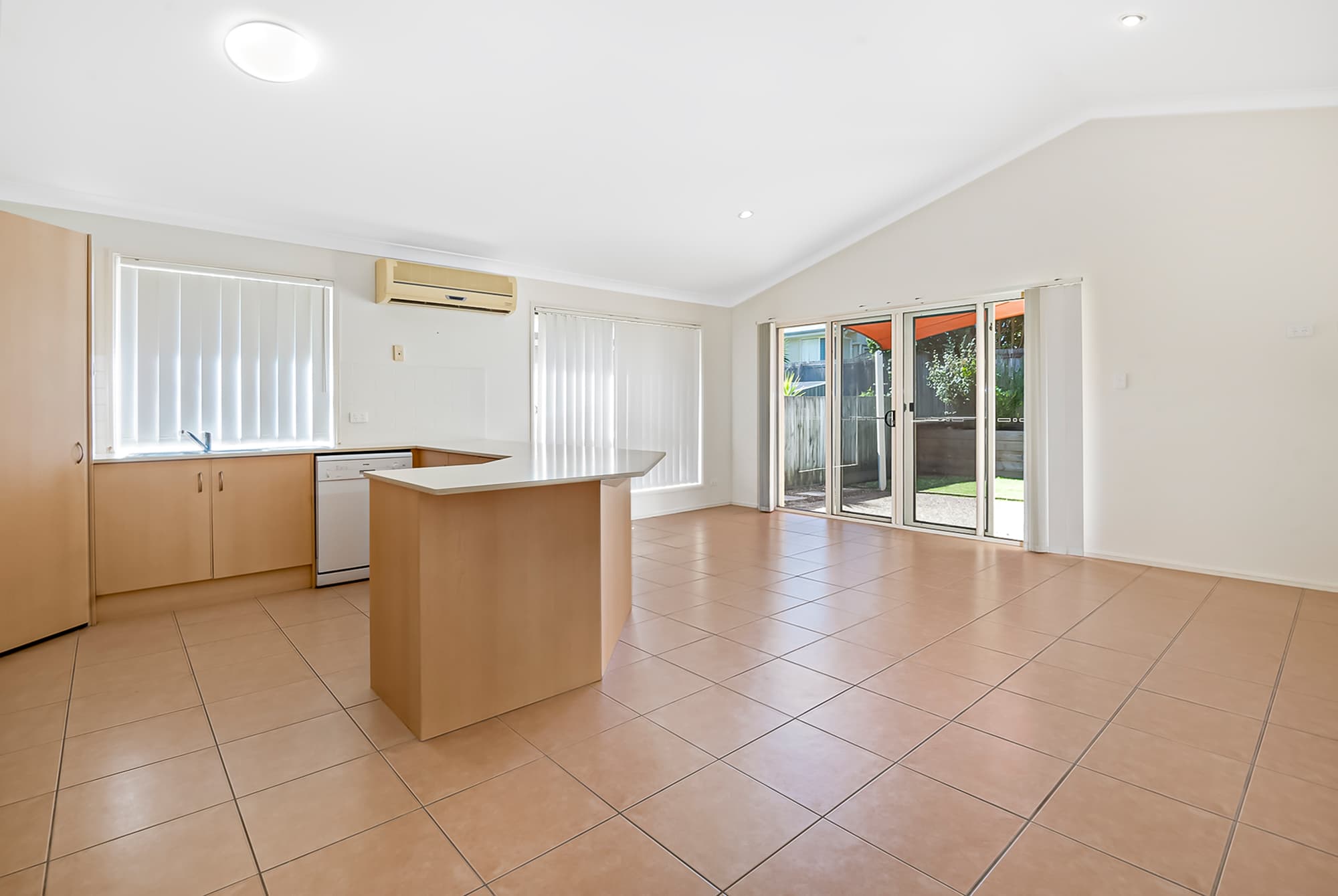 16 Santana Road, Coomera — photo 4 of 5