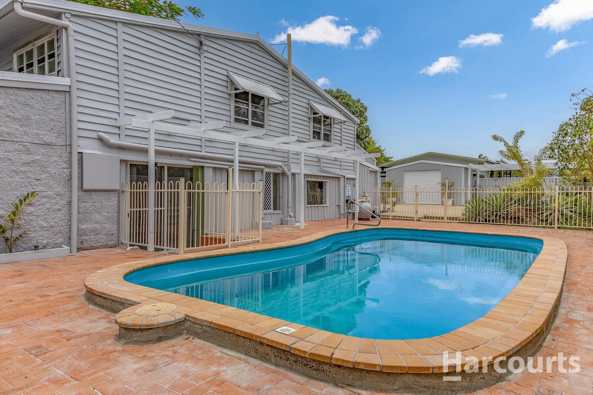 99 Torquay Road, Scarness — photo 1 of 5