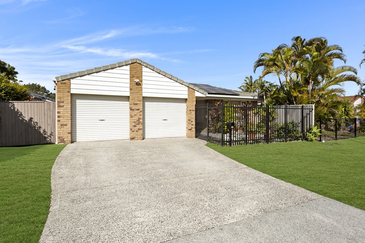 38 Roundelay Drive, Varsity Lakes — photo 1 of 5