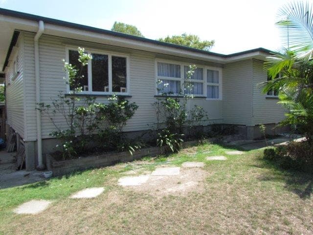 27 Recreation Street, Redcliffe - Image 1