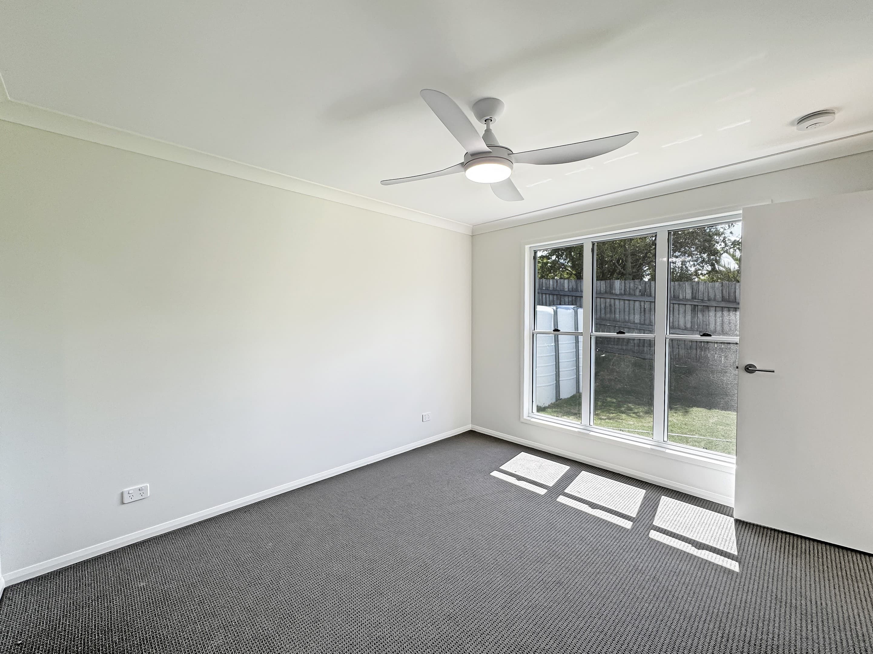 30 Latsky Drive, Cotswold Hills — photo 4 of 5
