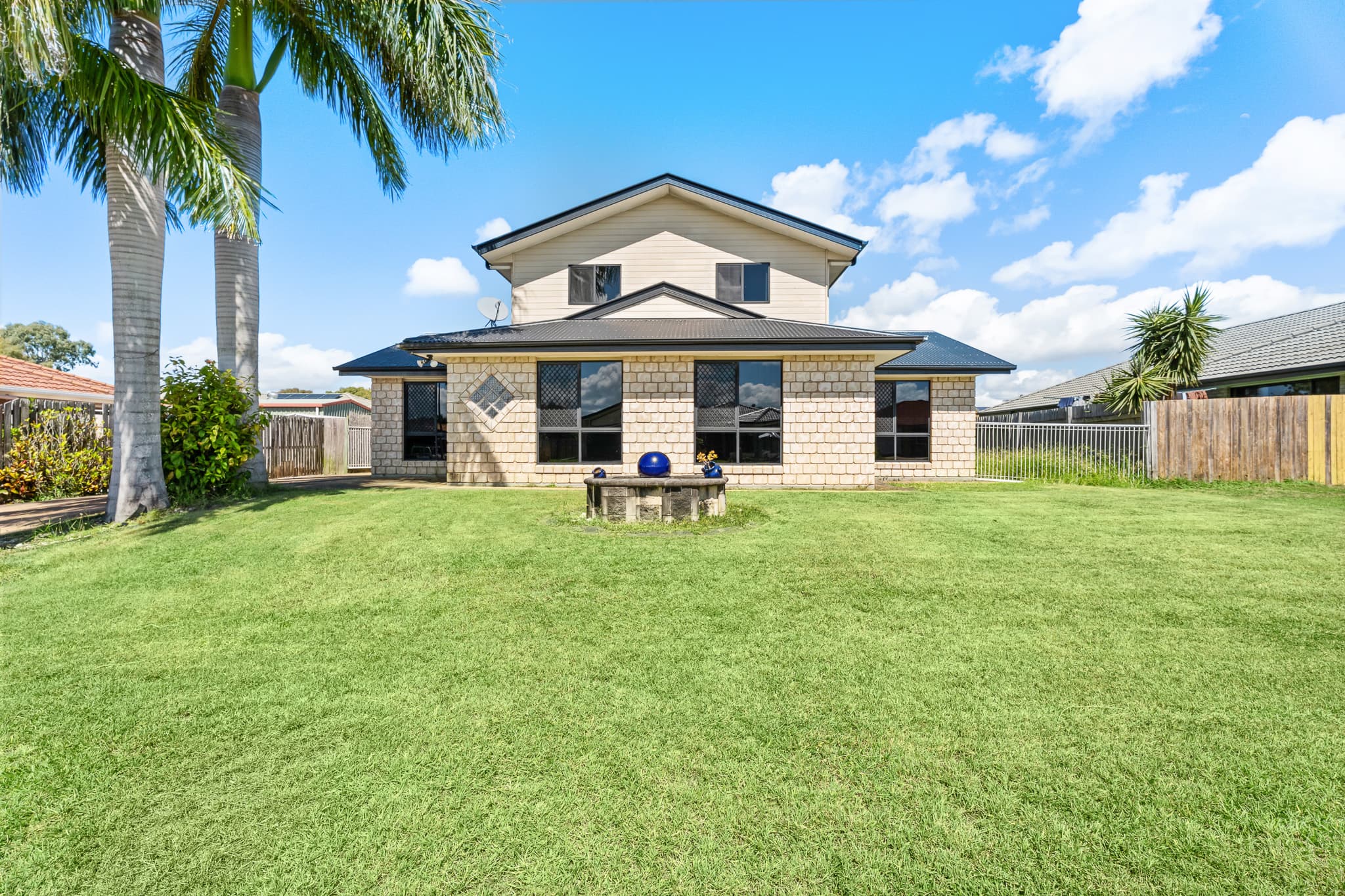 6 Wyuna Court, Urangan — photo 1 of 5
