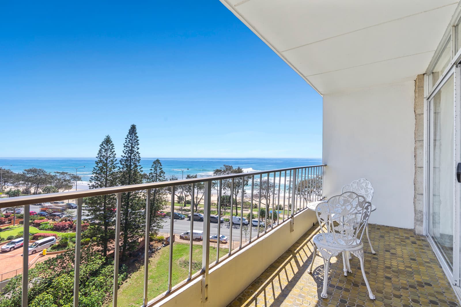 32/64 The Esplanade, Surfers Paradise - Image 1