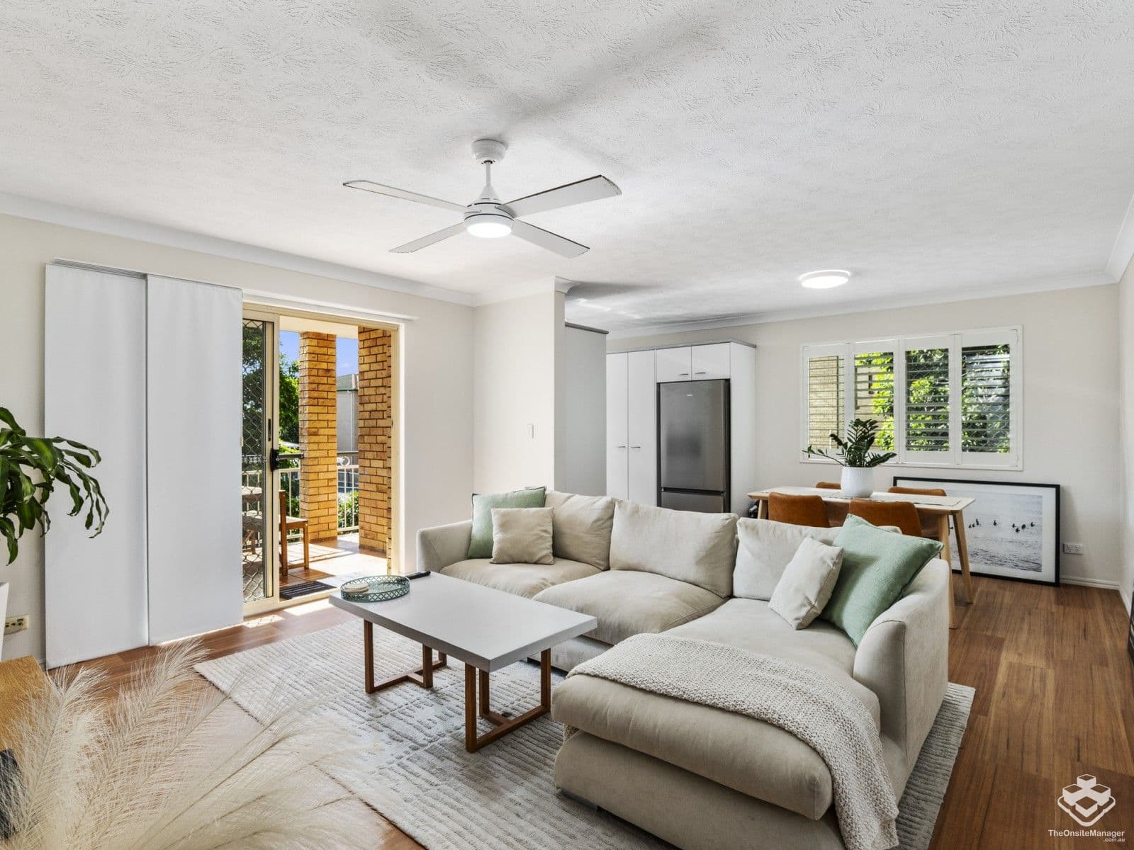 4/10 Macaulay Street, Coorparoo - Image 1