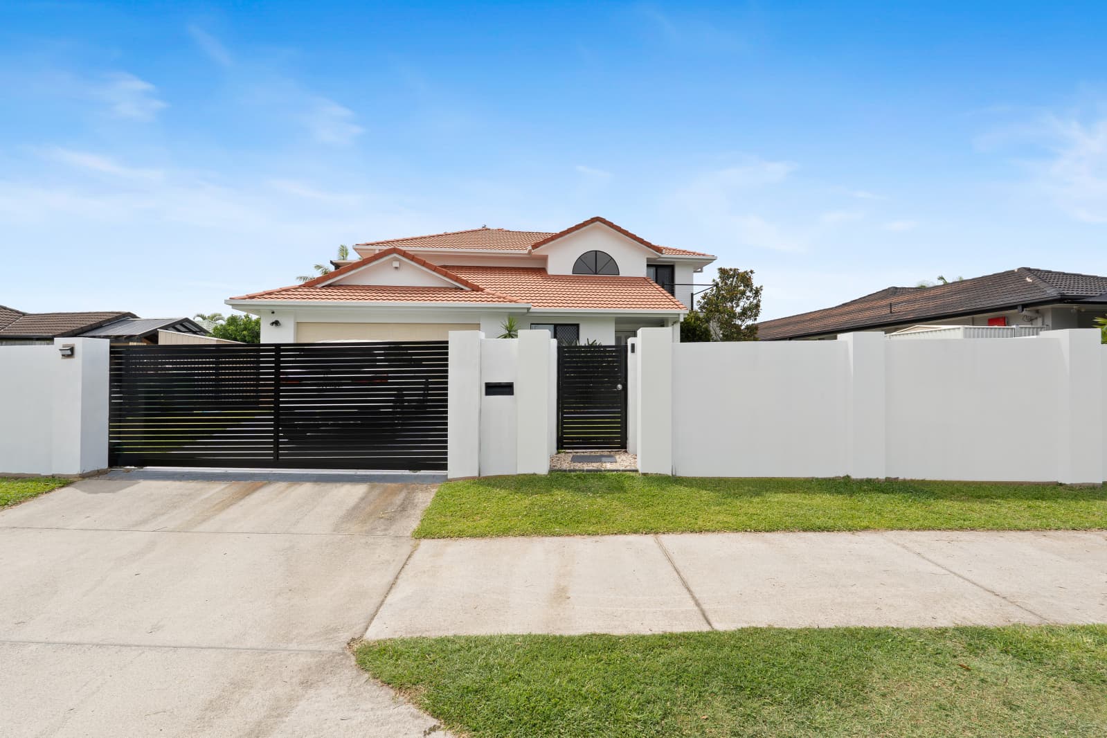 87 Honeyeater Drive, Burleigh Waters - Image 1