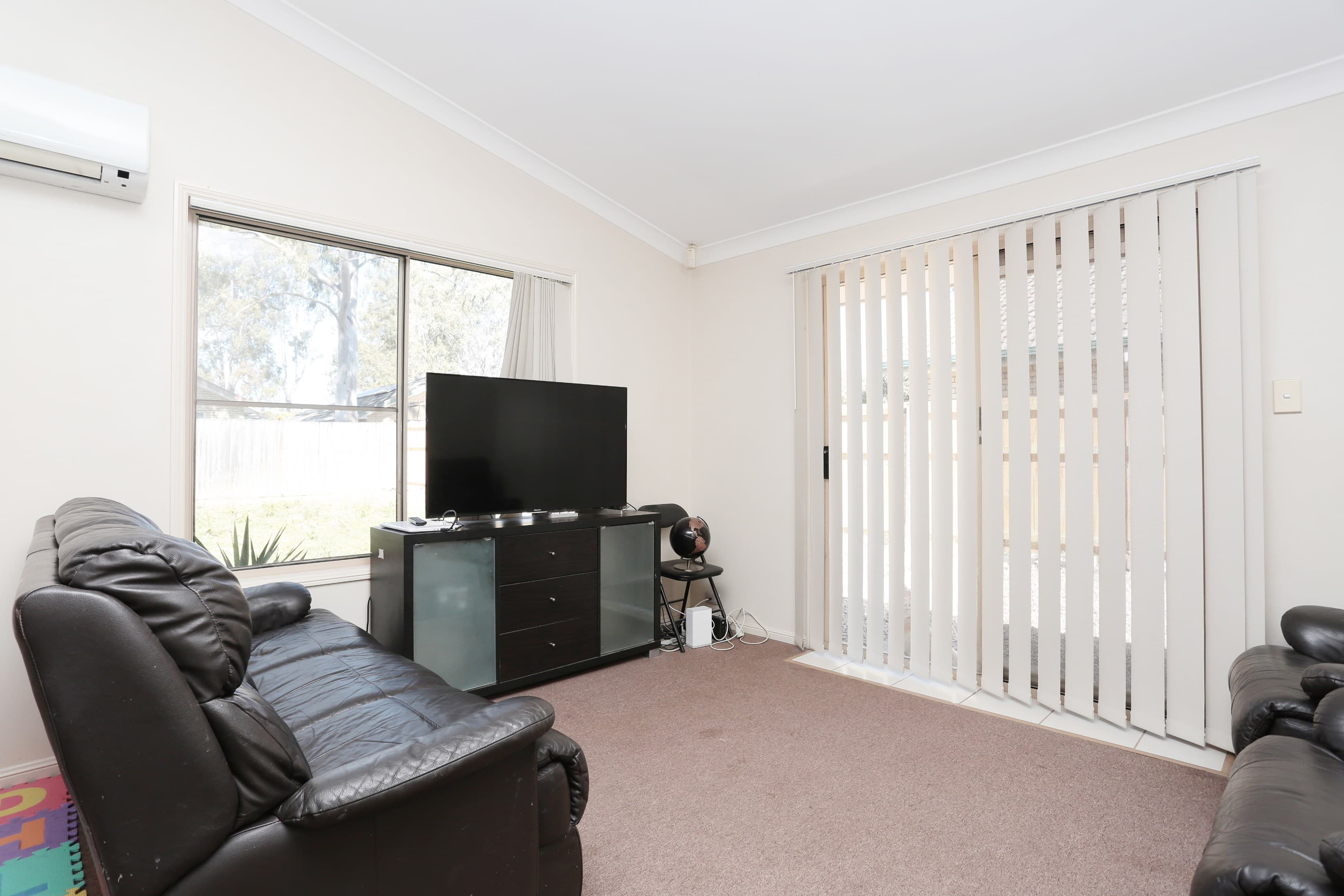 17 Dunbarton Lane, Bethania - Image 1