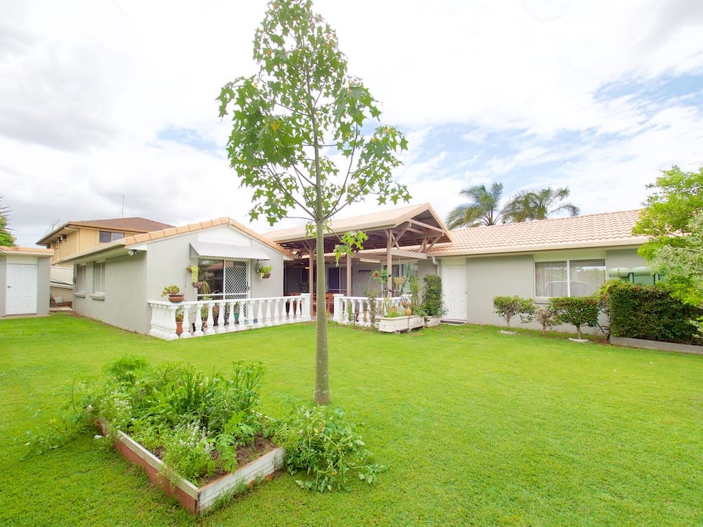 14 Helmsley Court, Carindale - Image 1