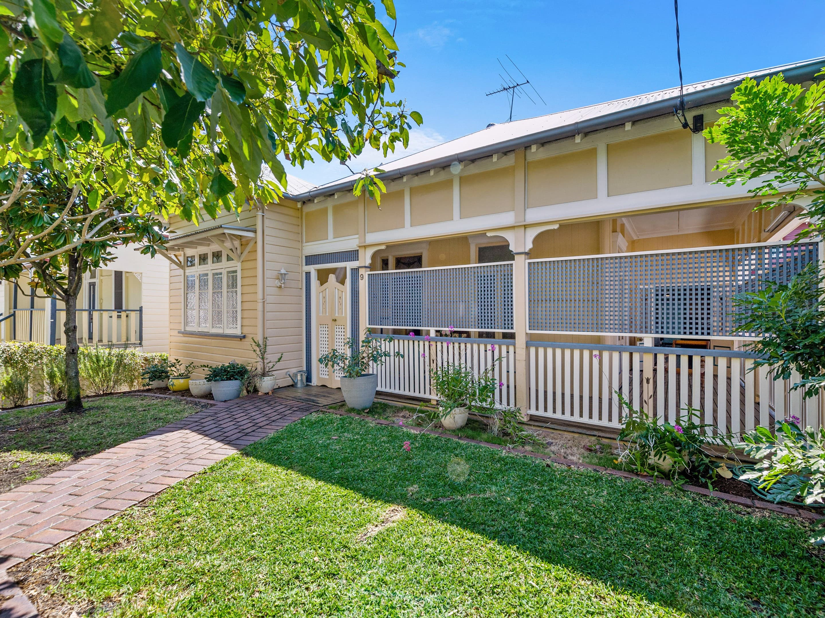 9 Hazlewood Street, Highgate Hill - Image 1