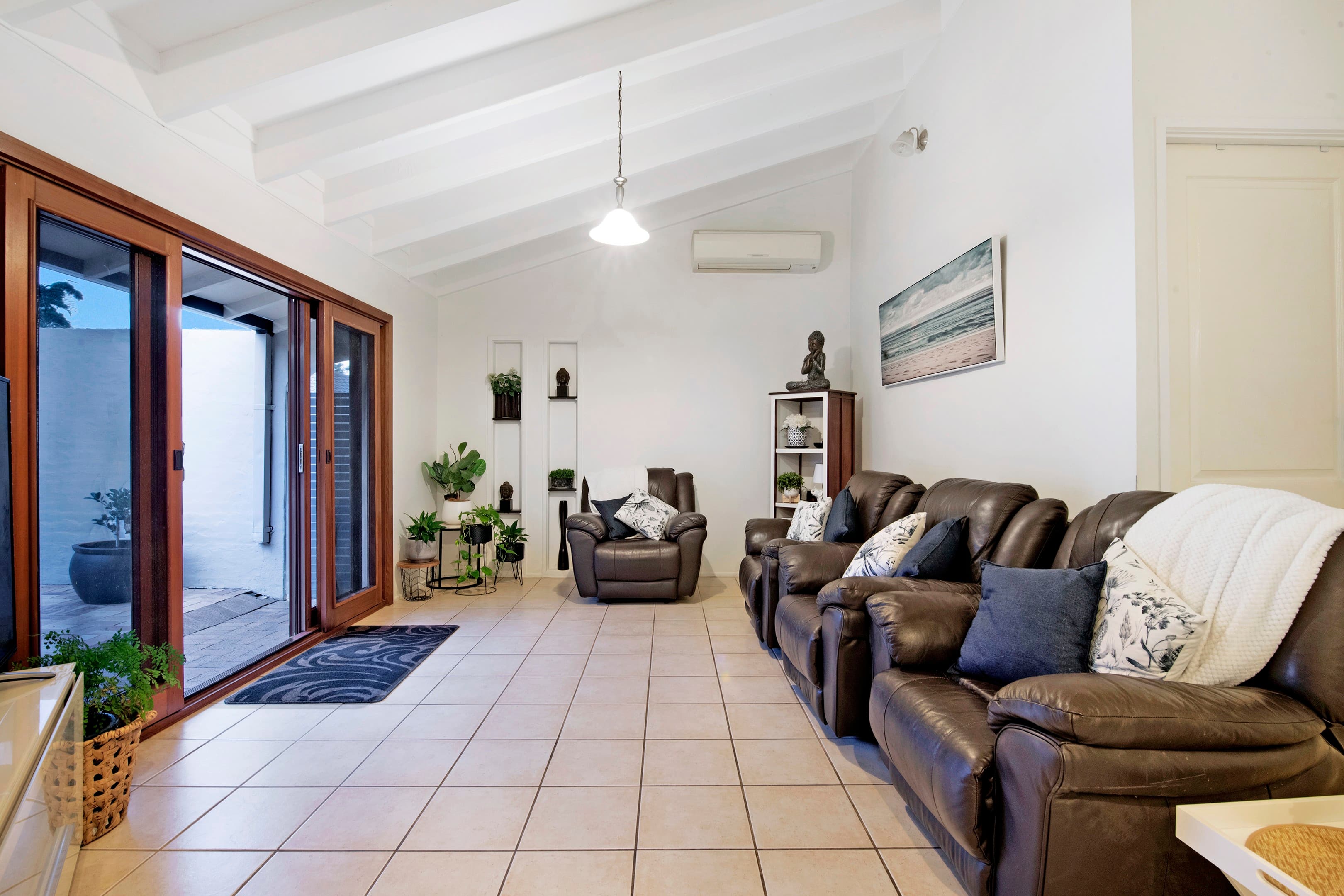11 Lautoka Court, Clear Island Waters — photo 3 of 5