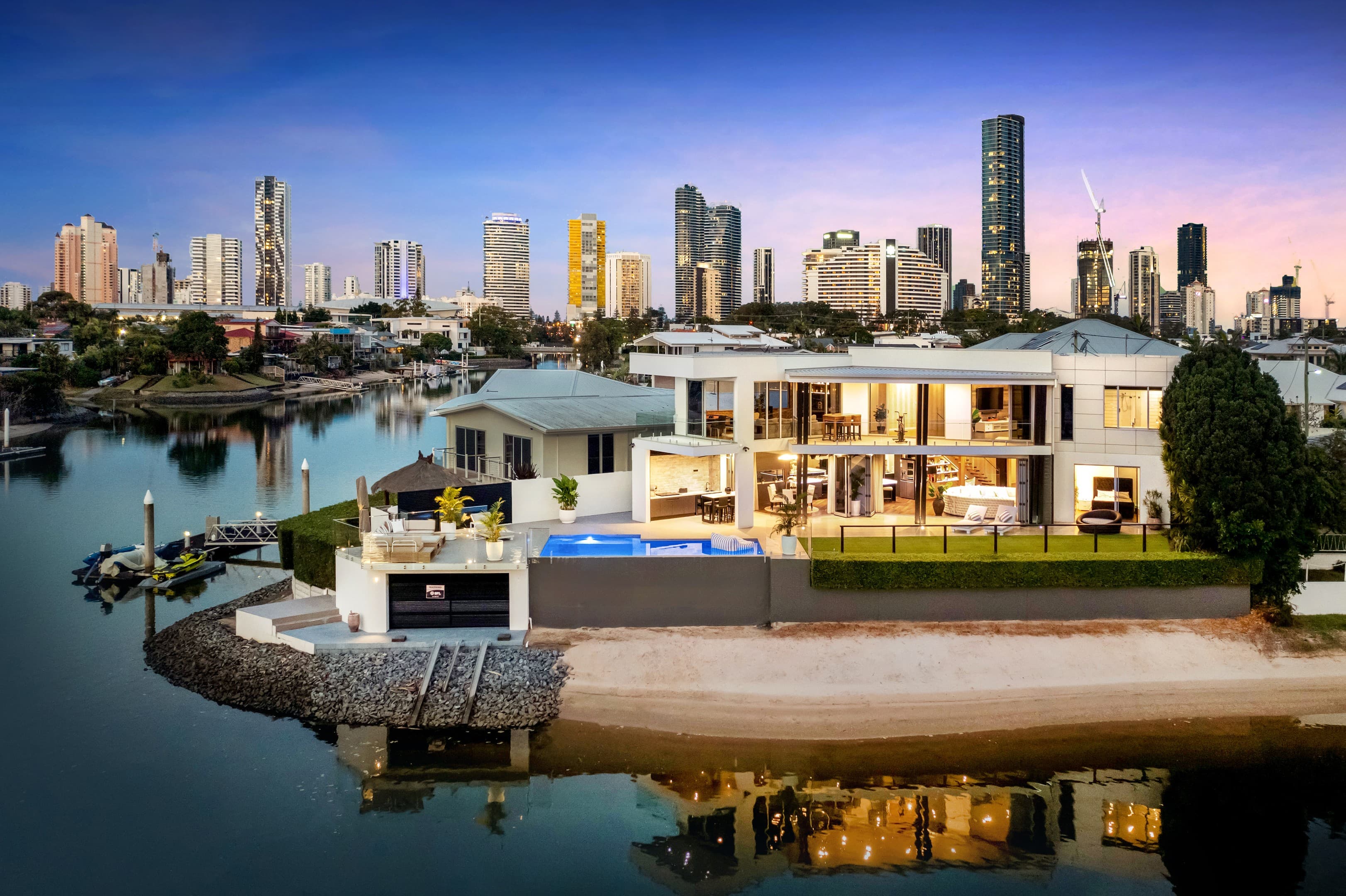 13 Crest View Key, Broadbeach Waters, Broadbeach Waters — photo 1 of 5