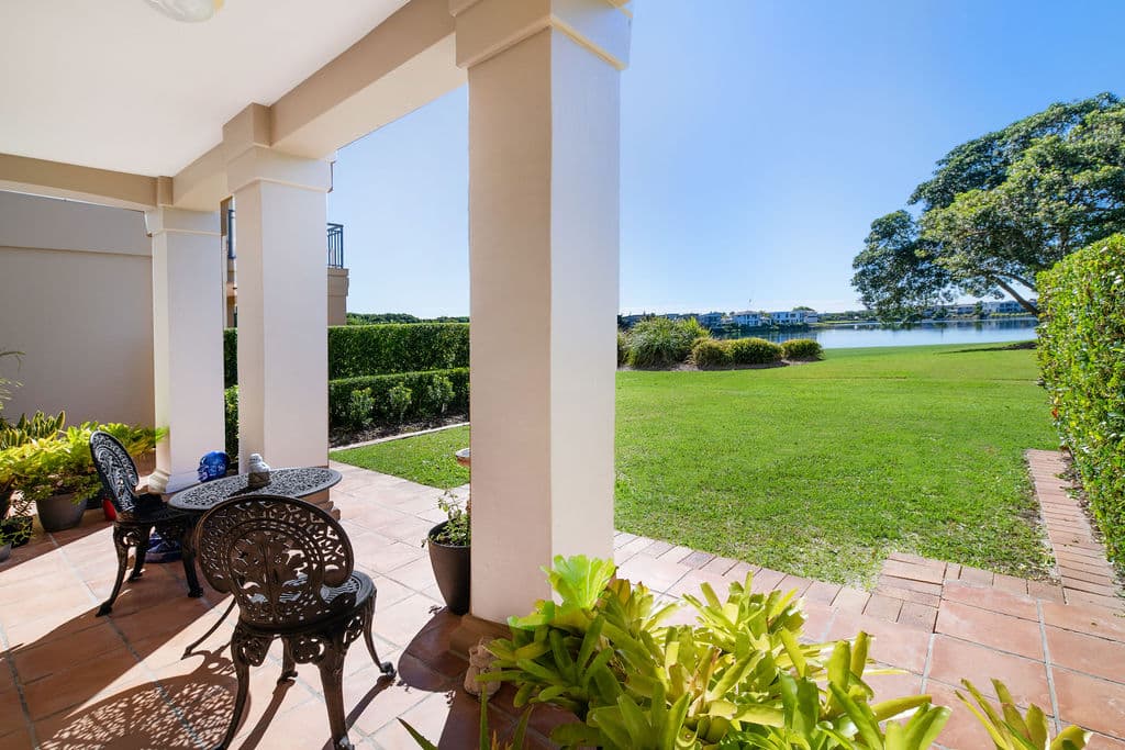 8329 Magnolia Drive East, Hope Island - Image 1