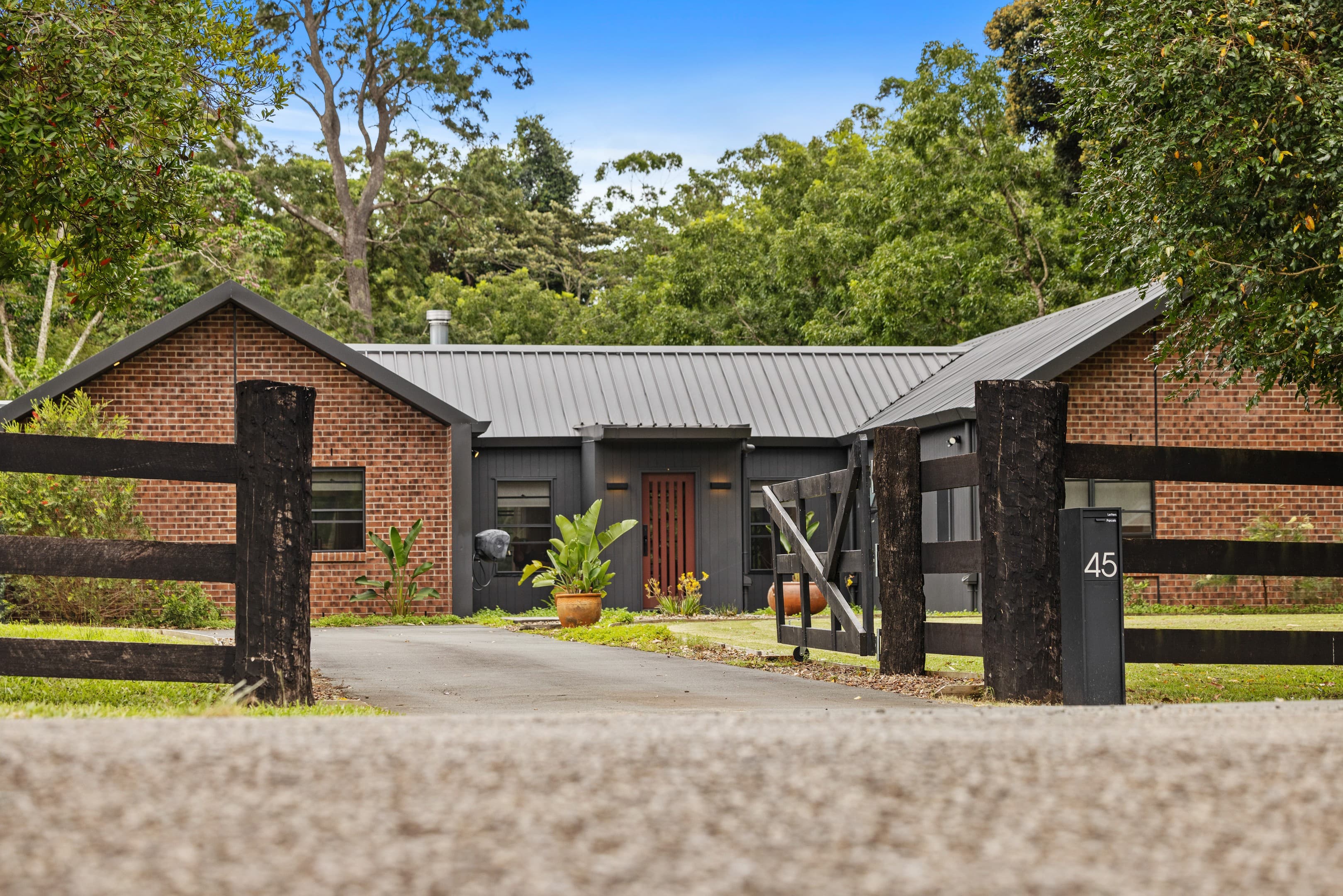 45 Mary Cairncross Avenue, Maleny — photo 1 of 5