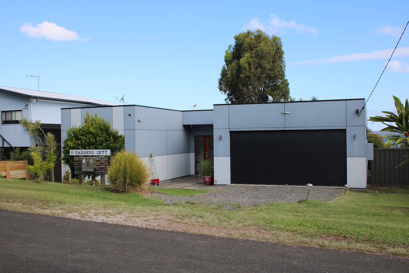 12 Coorong Street, Macleay Island — photo 1 of 5