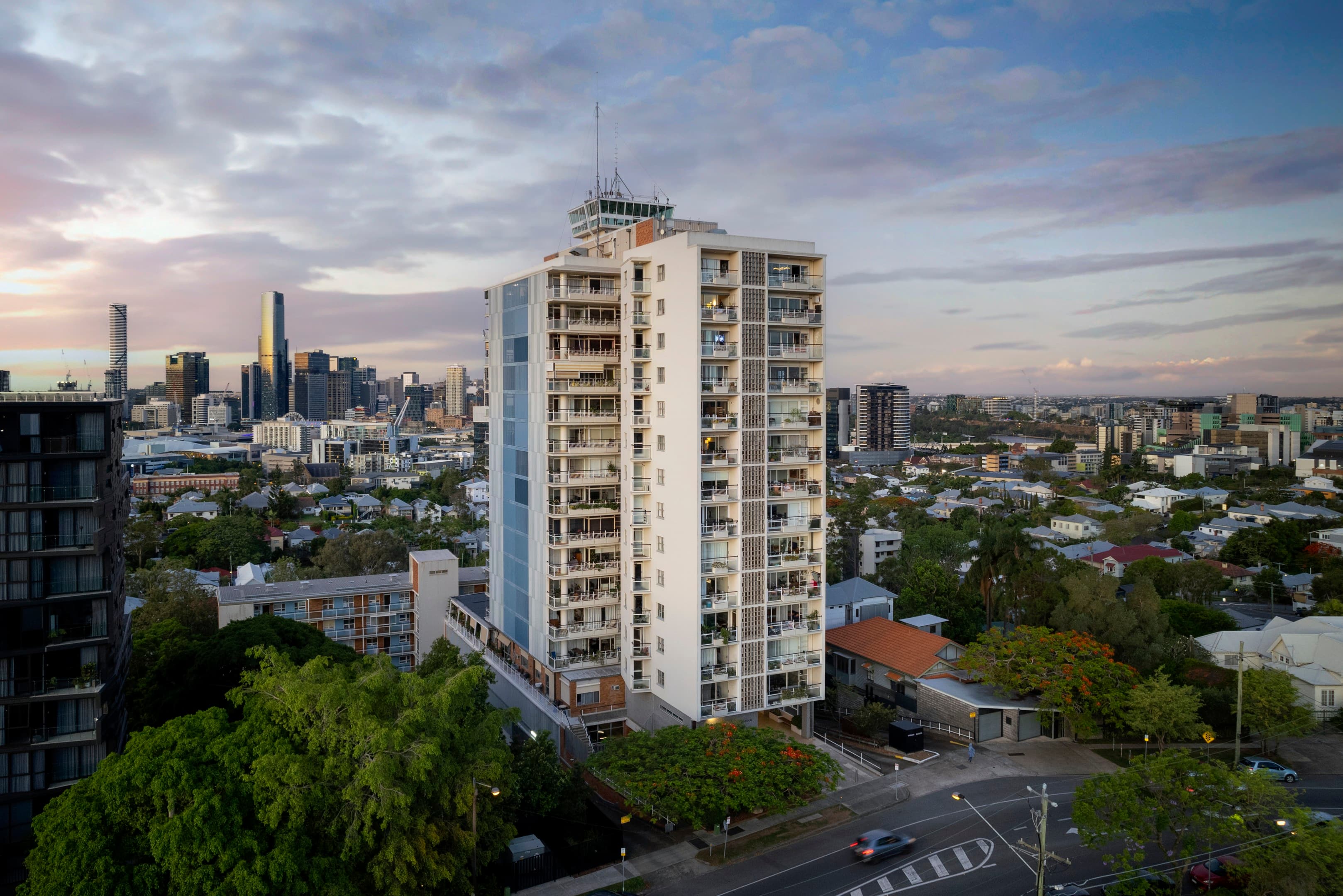 6J/182 Dornoch Terrace, Highgate Hill — photo 1 of 5