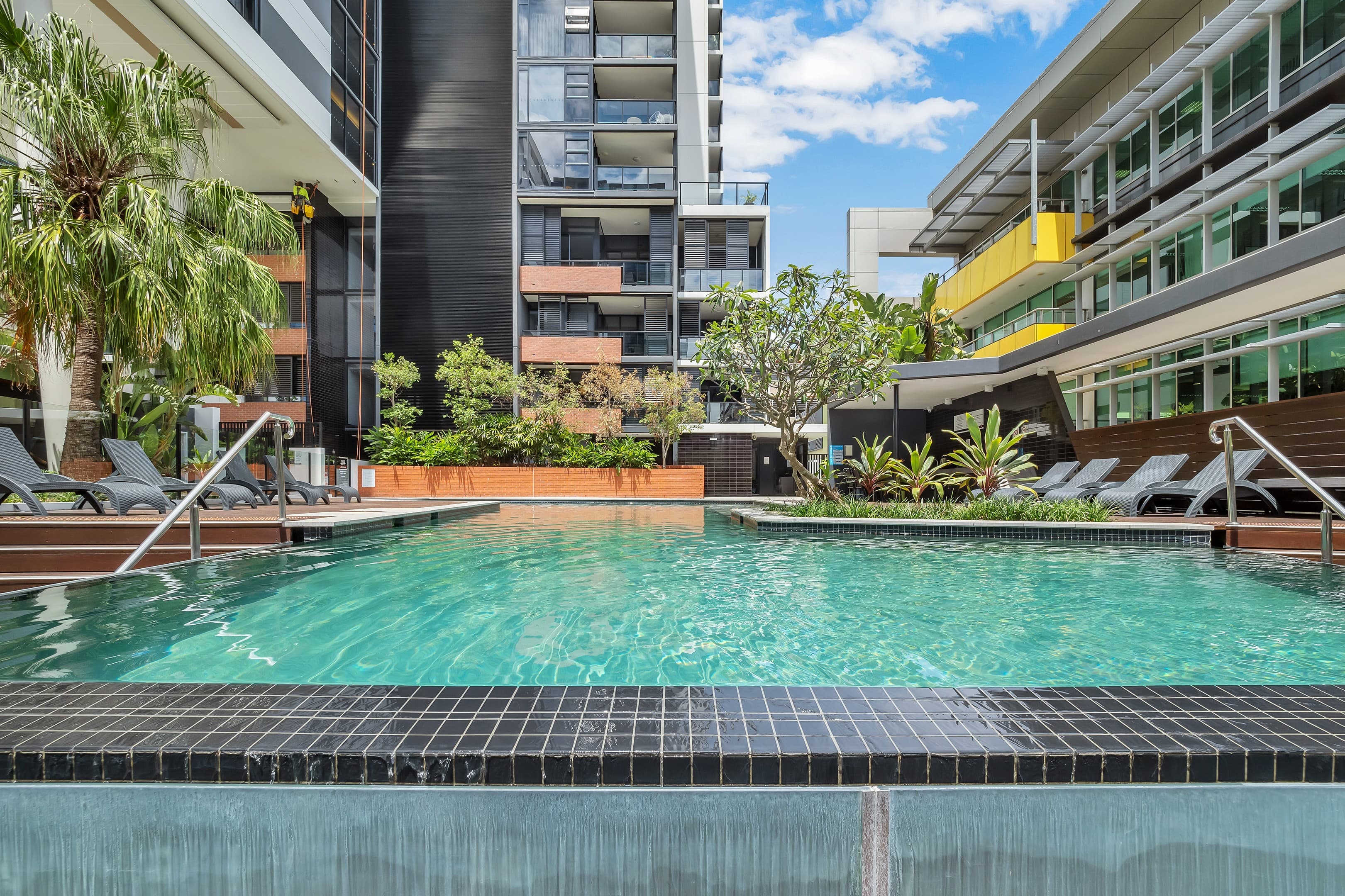 2044/9 Edmondstone Street, South Brisbane - Image 1