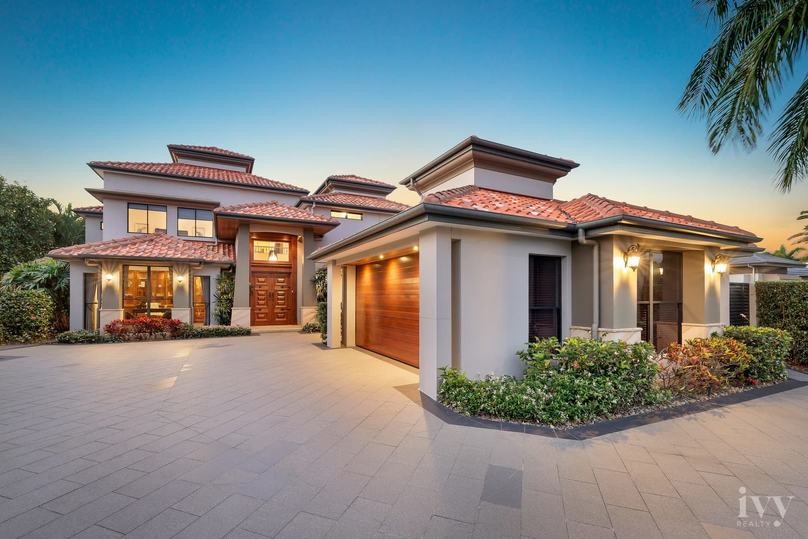 2204 Taromeo Court, Hope Island - Image 1