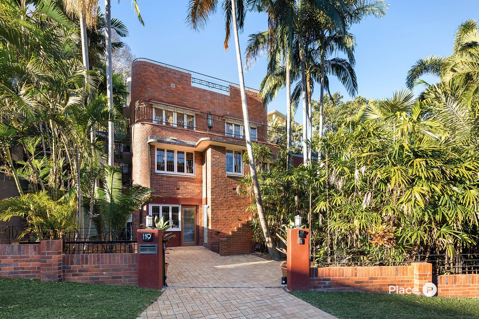 19 Arran Avenue, Hamilton — photo 1 of 5