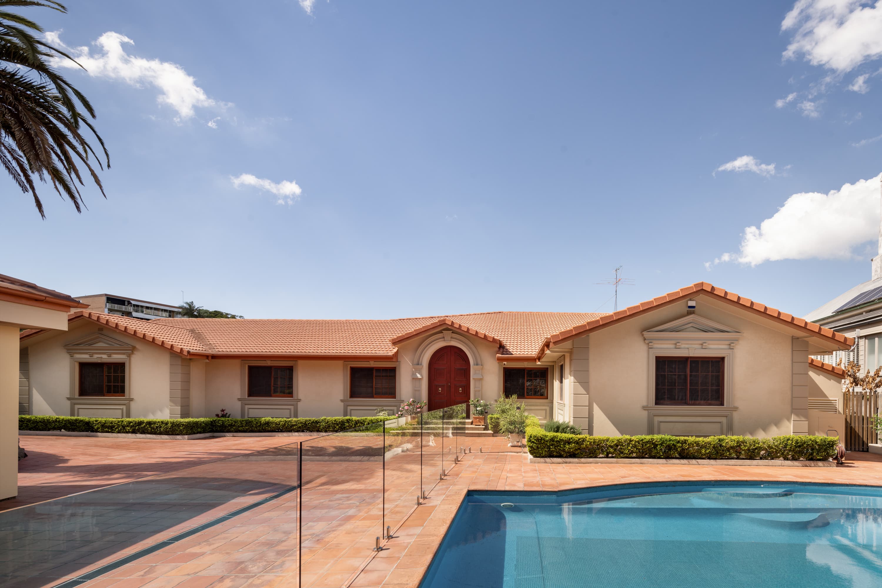 81 Hillside Crescent, Hamilton — photo 1 of 5