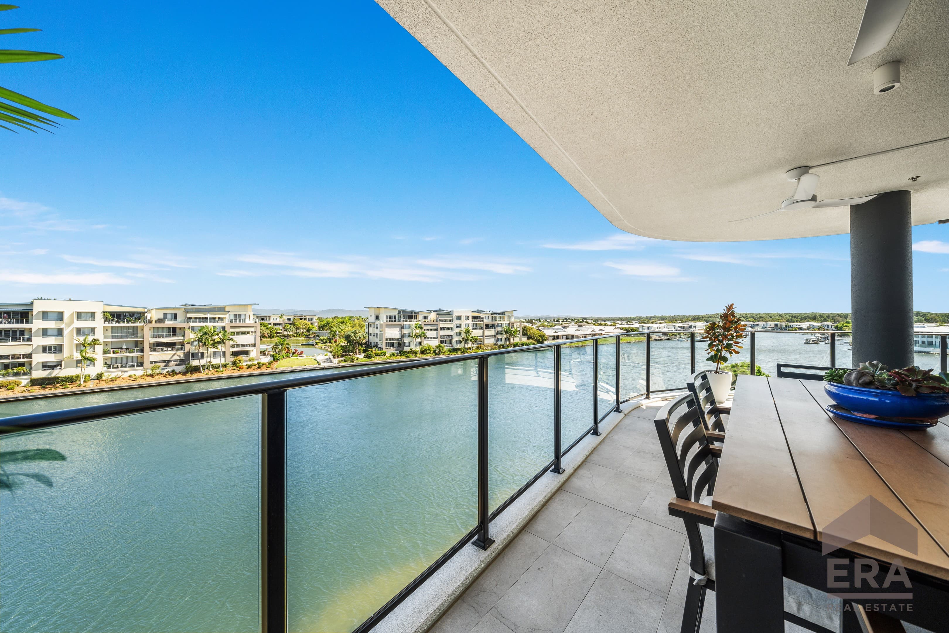10 Sickle Avenue, Hope Island, Hope Island — photo 1 of 5