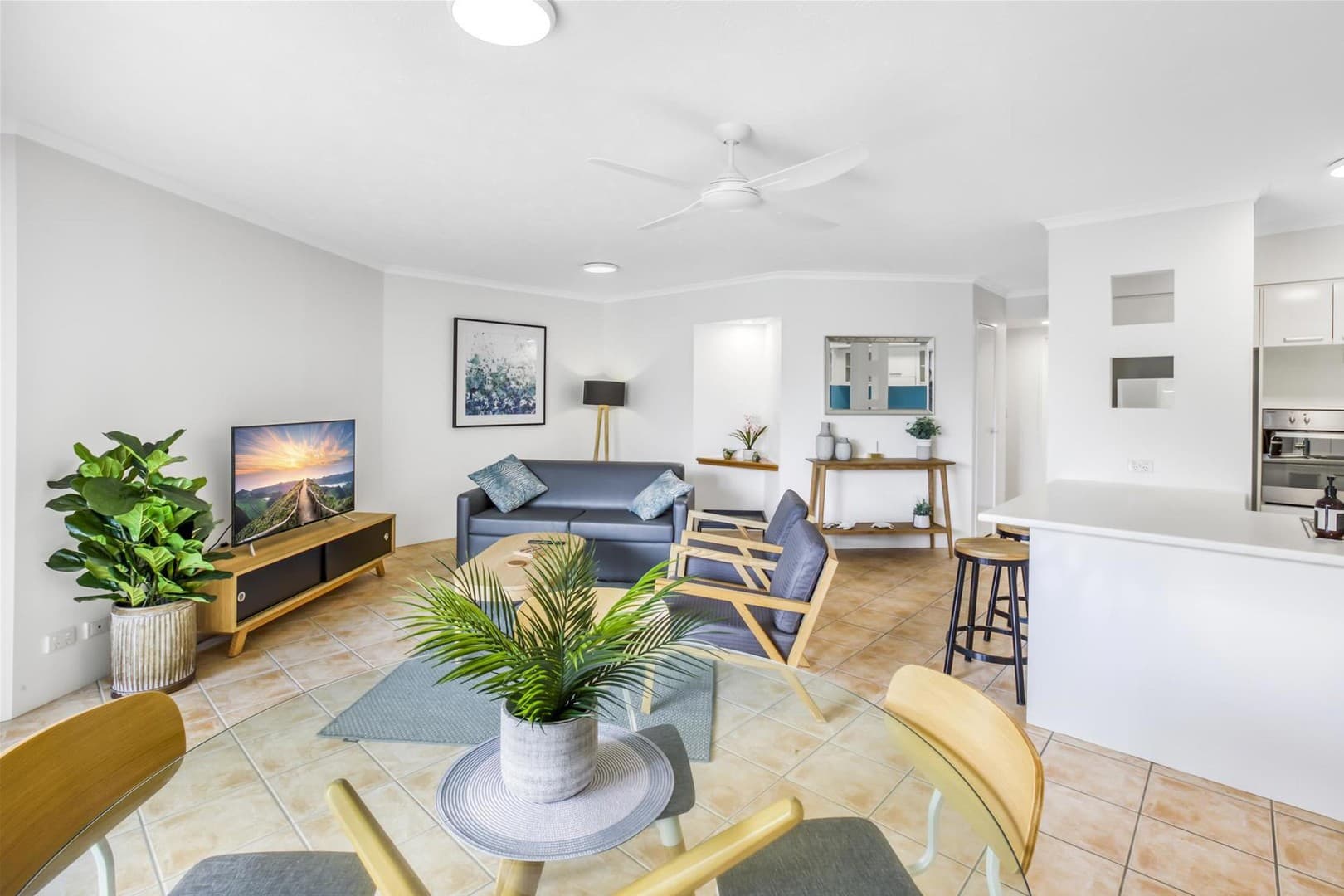 11/13 Montgomery Avenue, Main Beach, Main Beach — photo 1 of 5