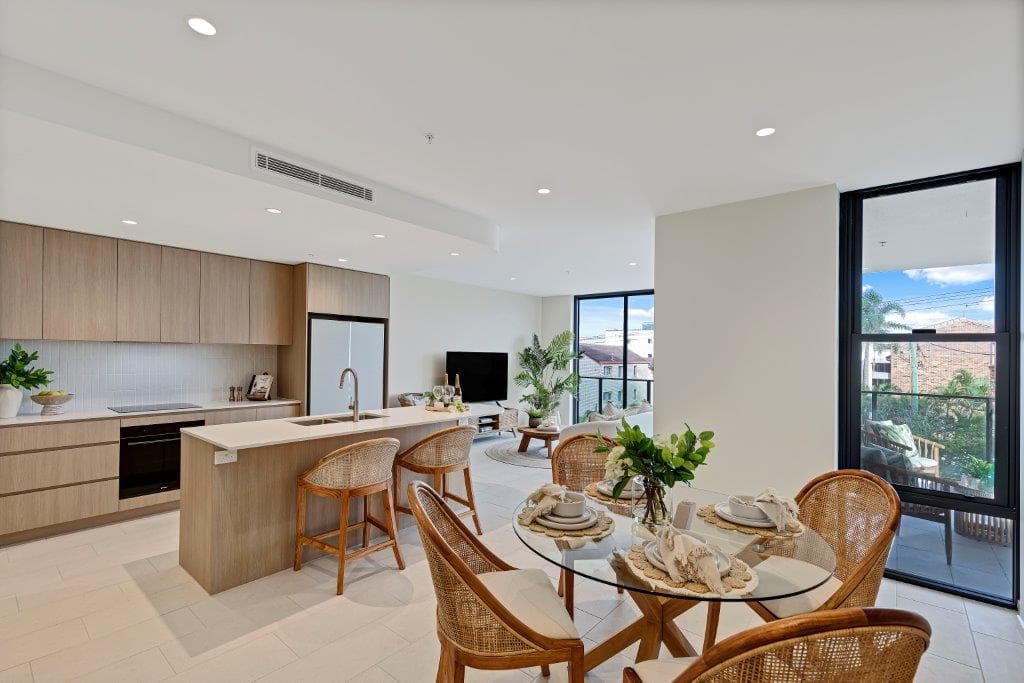 37 - 39 Moreton Parade, Kings Beach — photo 1 of 5