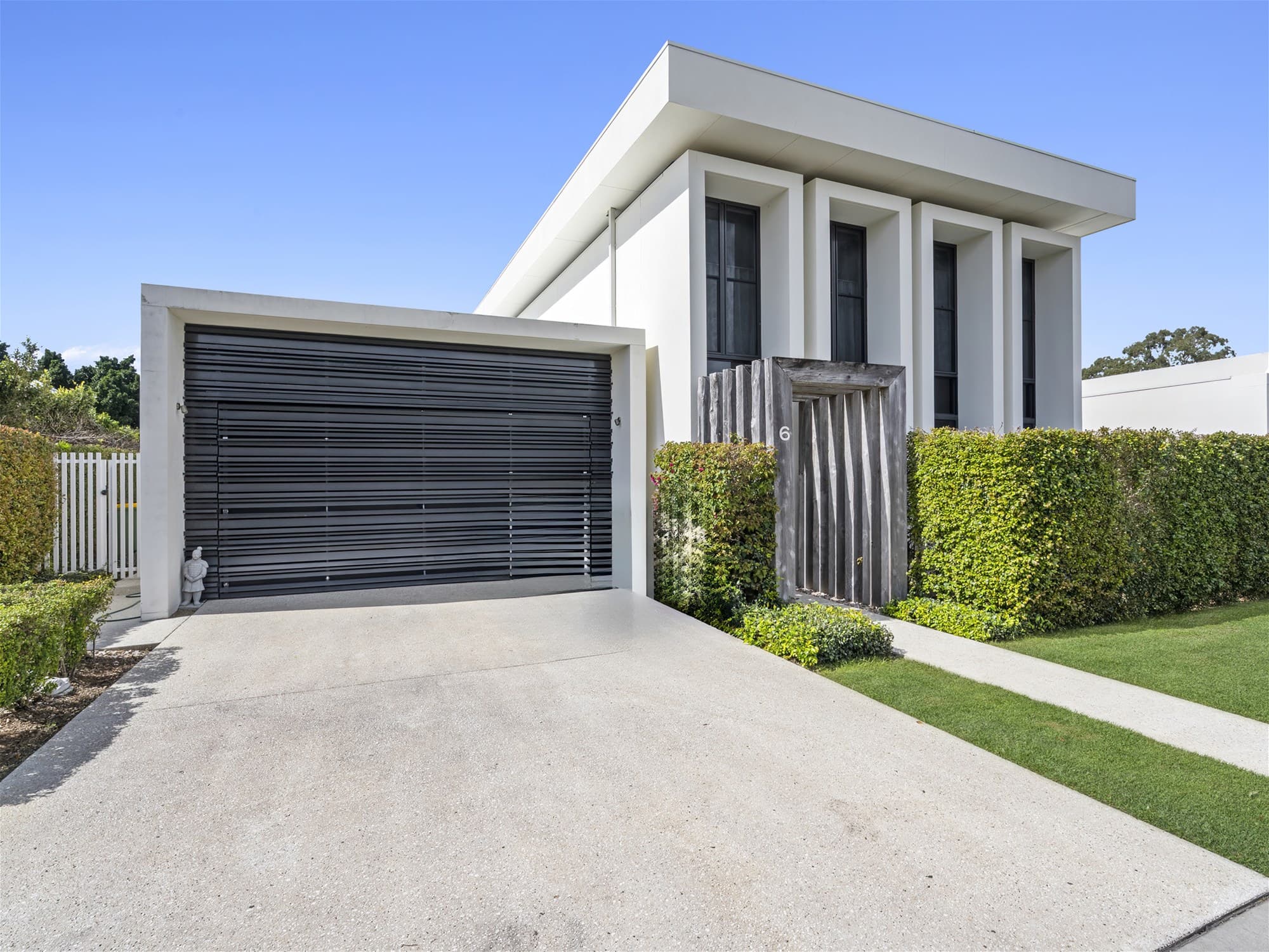 6 The Dress Circle, Benowa — photo 1 of 5