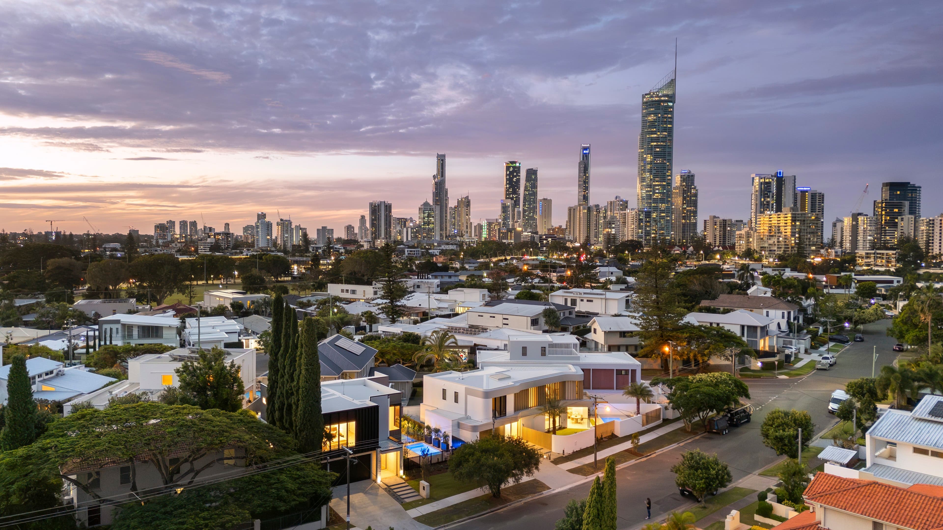 75 Amalfi Drive, Surfers Paradise — photo 1 of 5