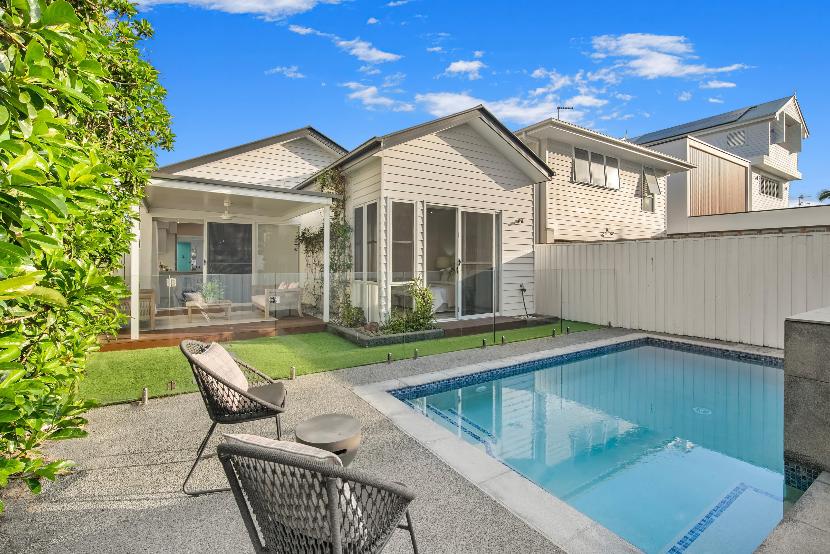 15 Cronulla Avenue, Mermaid Beach — photo 1 of 5