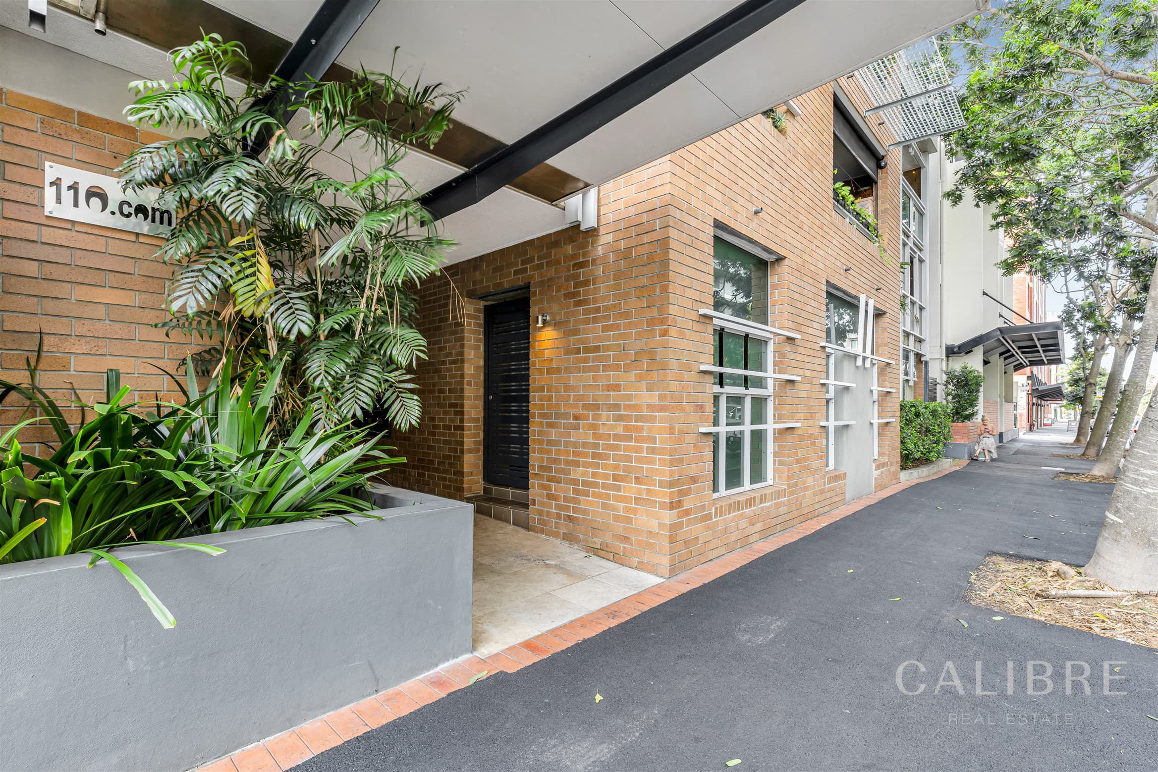 110 Commercial Road, Teneriffe - Image 1