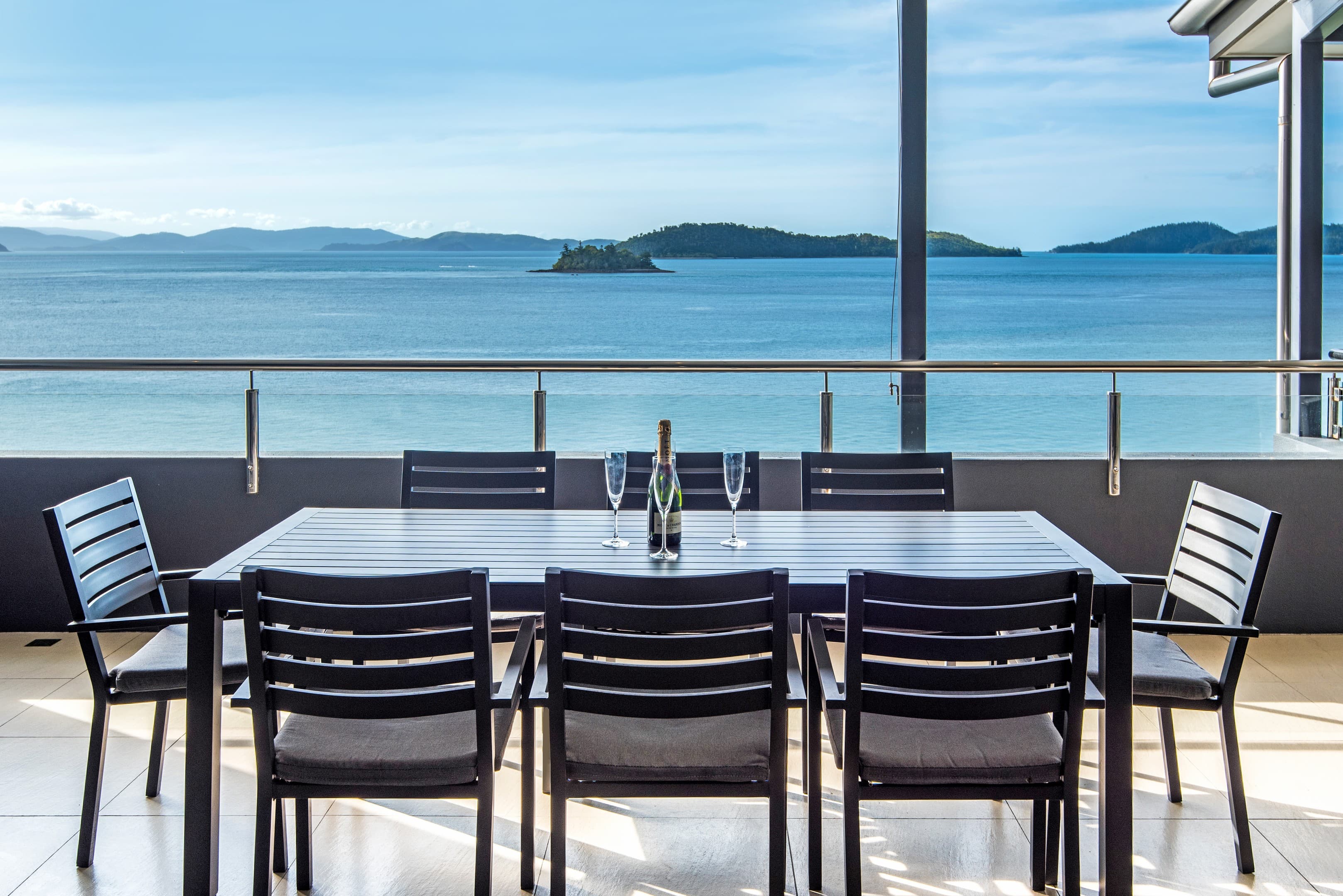 Edge 17/5a Acacia Drive, Hamilton Island — photo 1 of 5