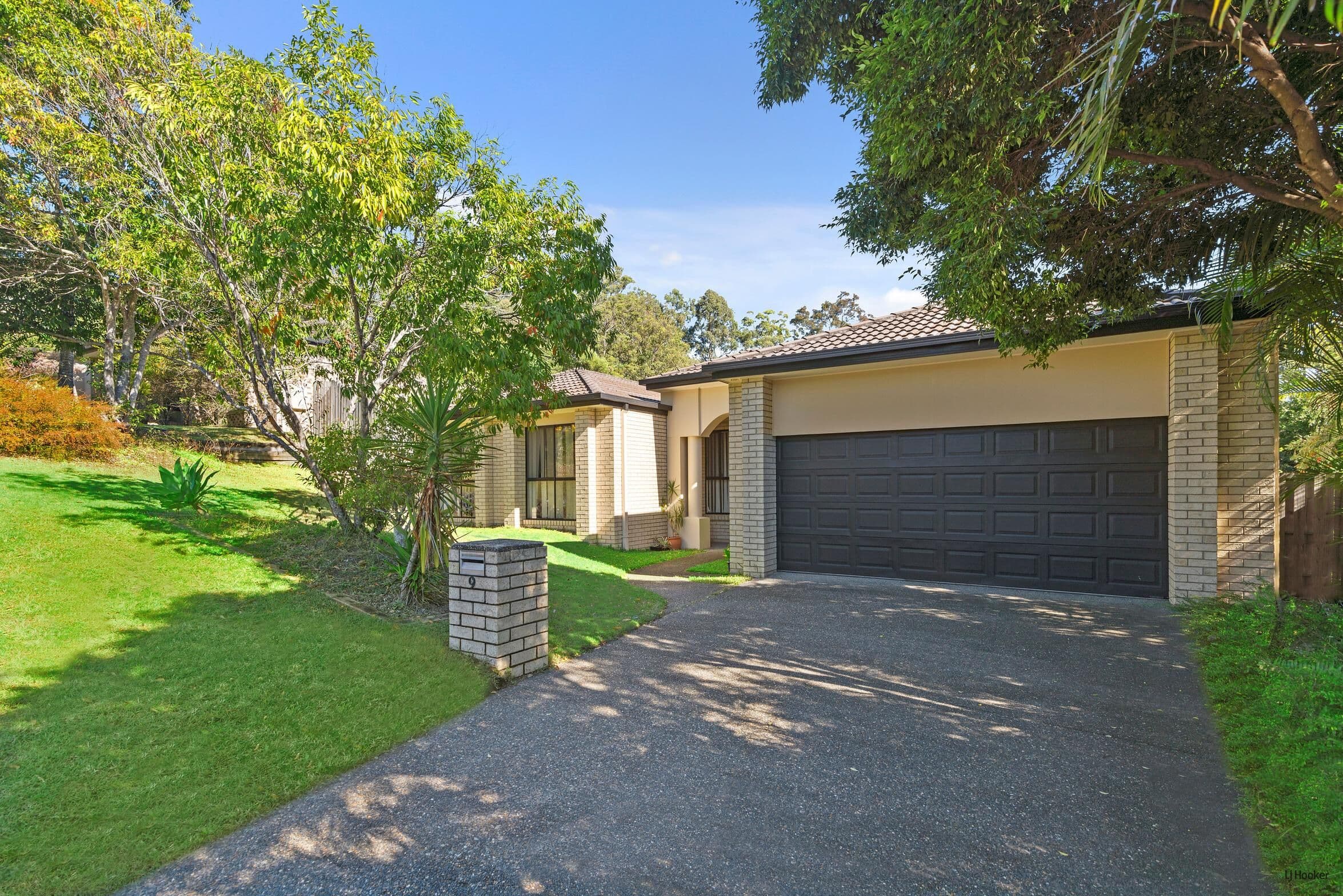9 Laurina Court, Elanora, Elanora — photo 1 of 5
