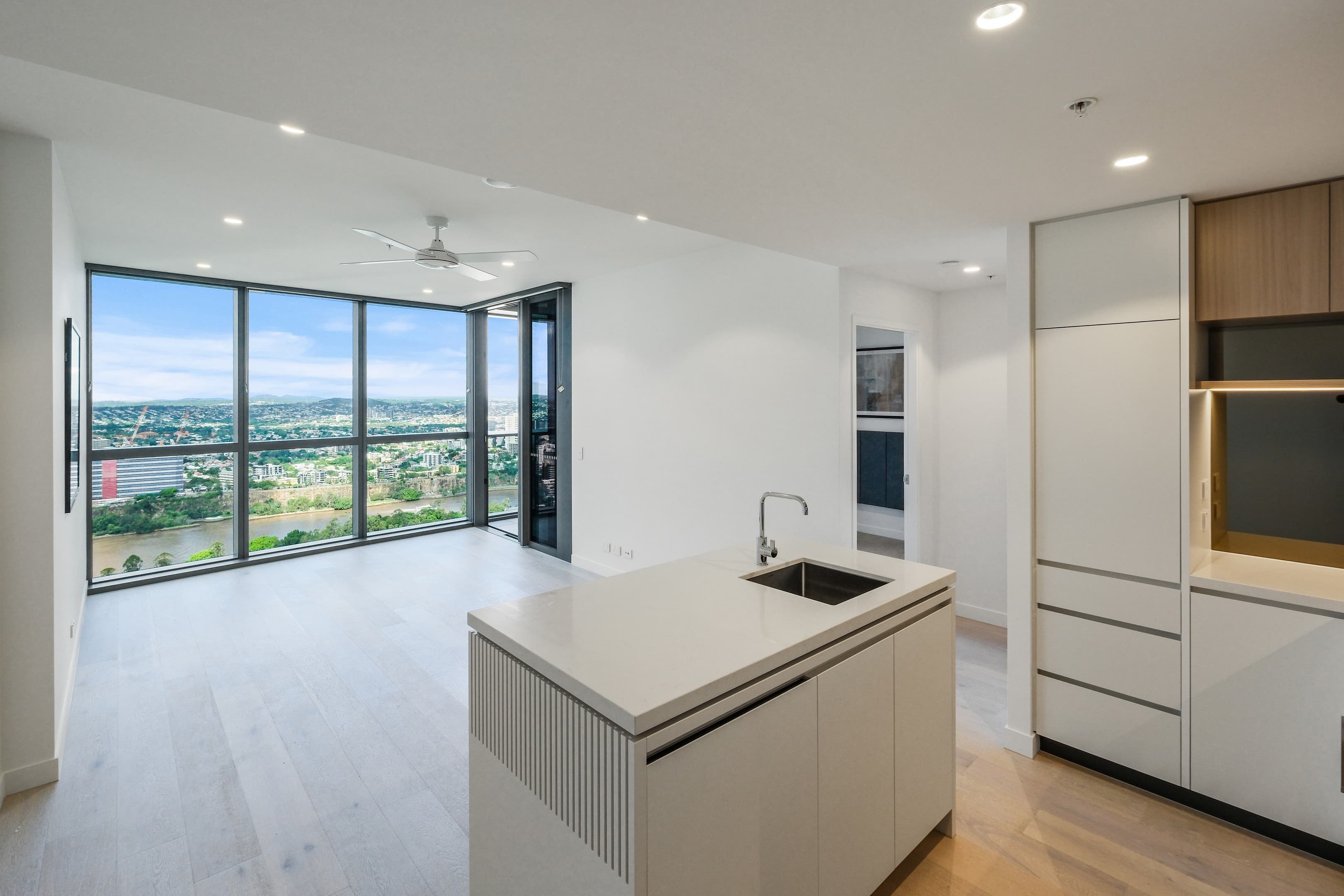 3812/8 Margaret Street, Brisbane City - Image 1