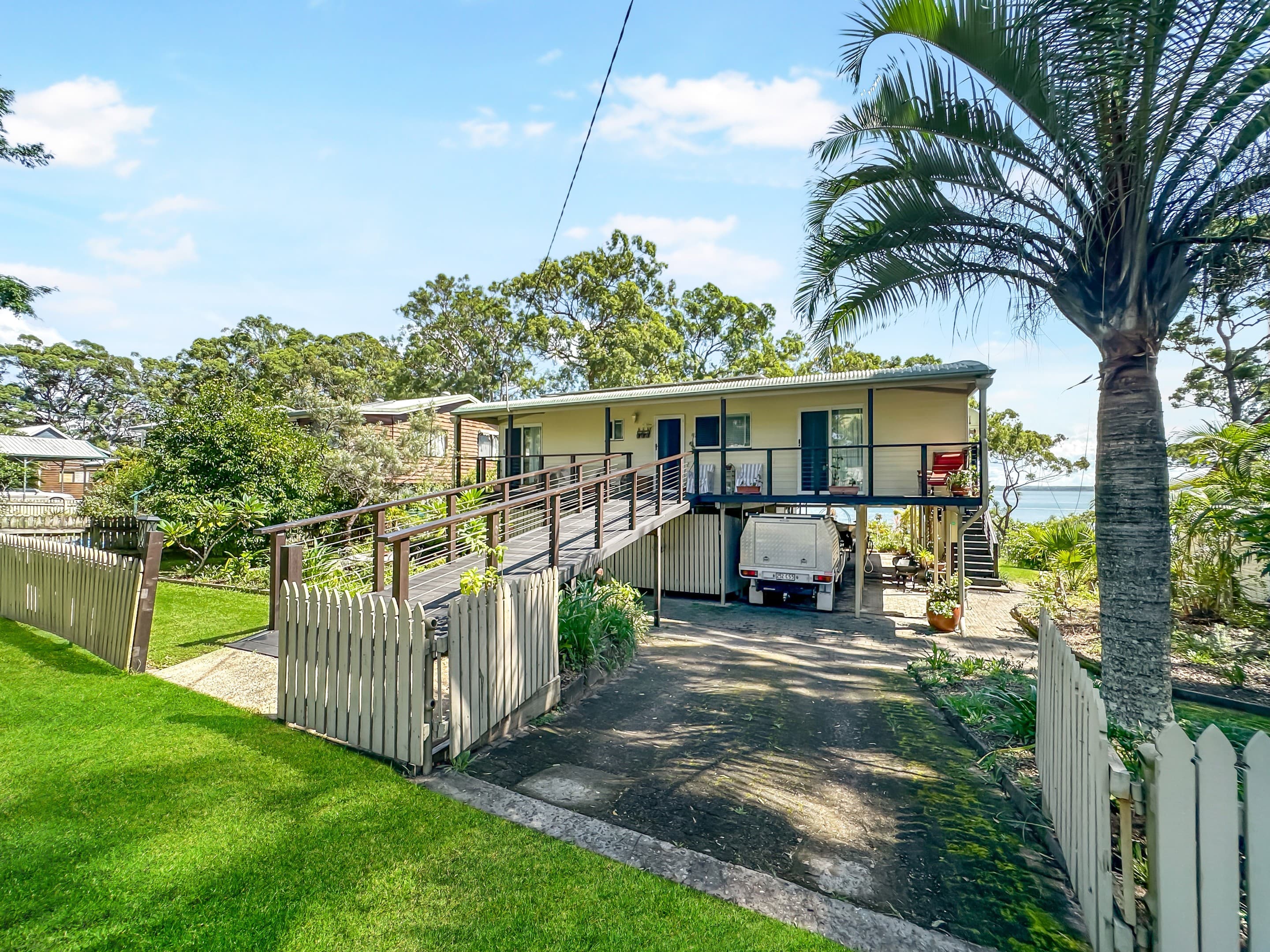 21 Coast Road, Macleay Island - Image 1