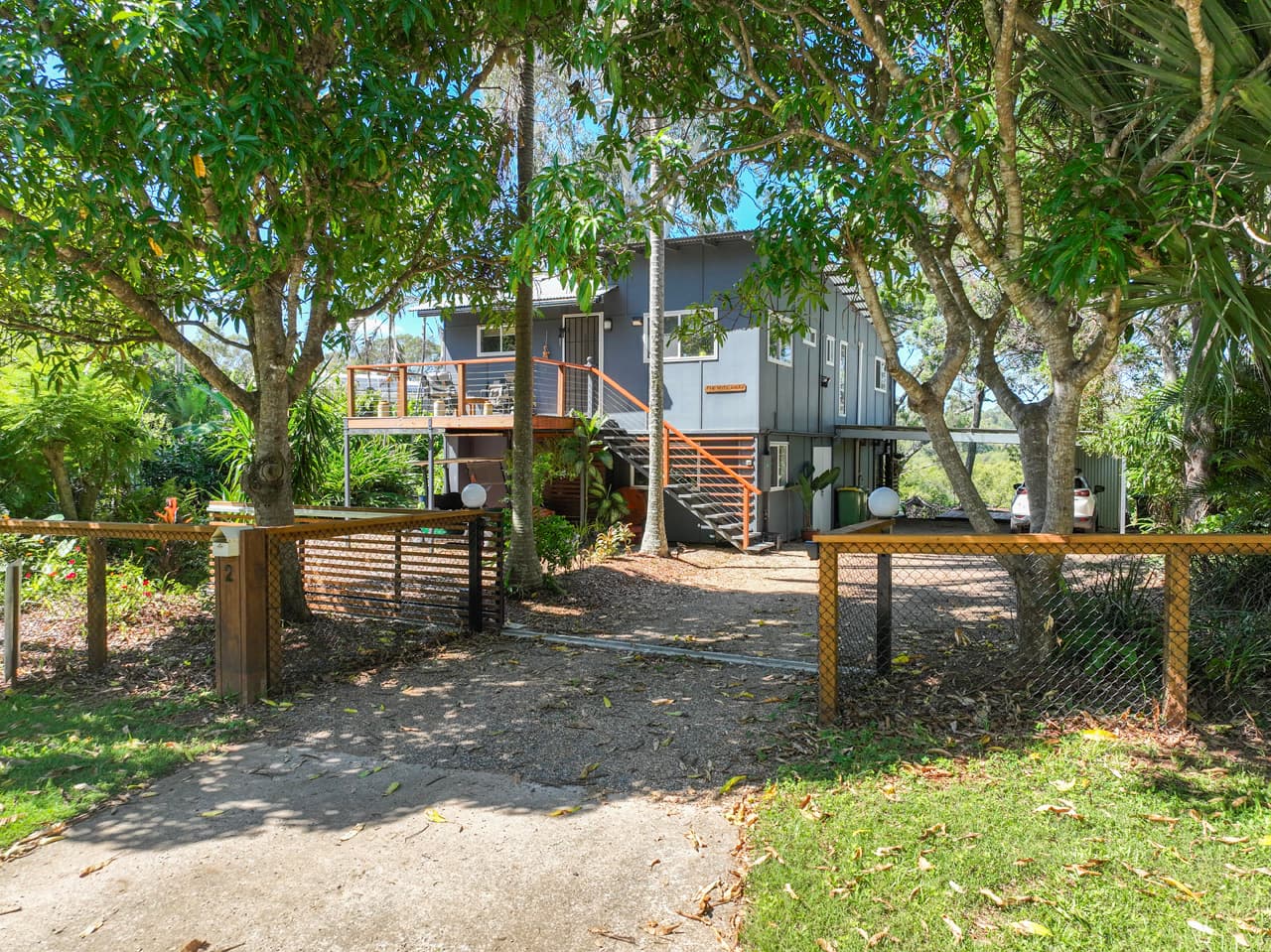 2 Waterside Drive, Macleay Island — photo 1 of 5