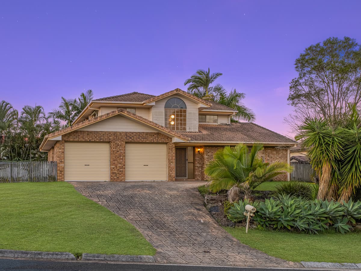 7 Cheviot Place, Sinnamon Park — photo 1 of 5