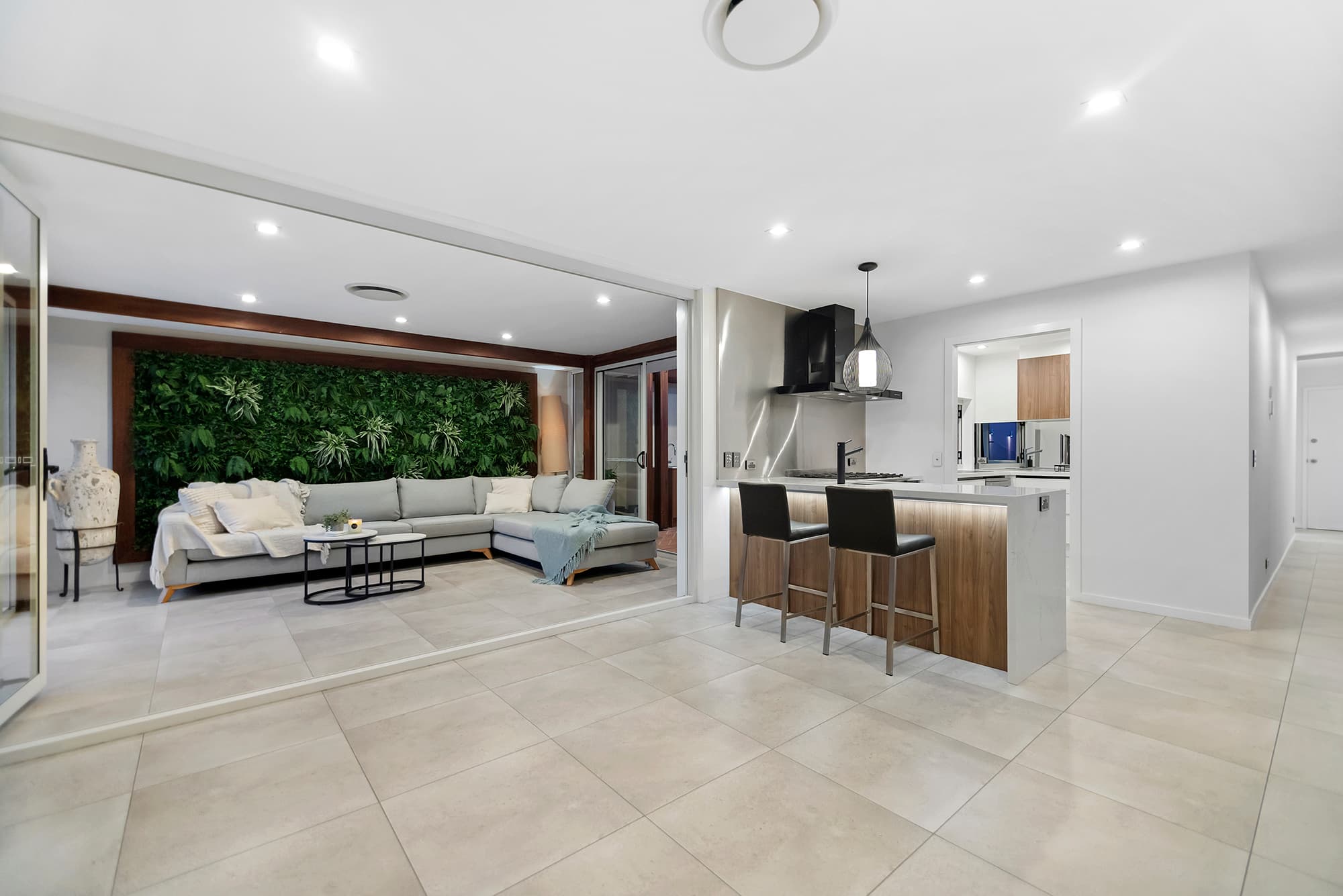 2 Swallow Avenue, Paradise Point - Image 1