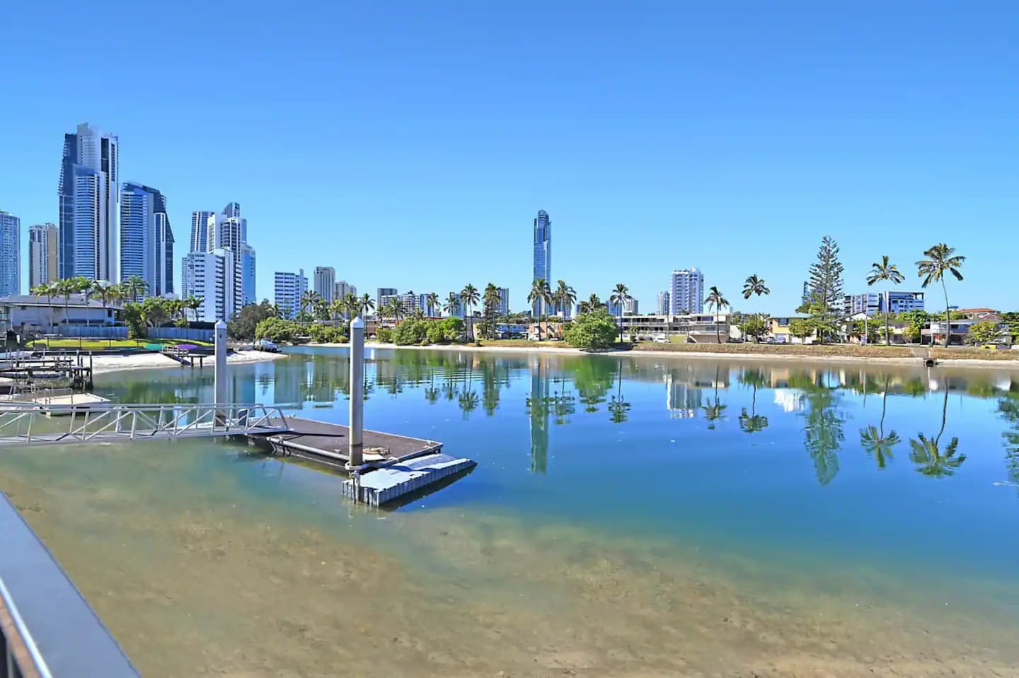 1/33 Sunrise Boulevard, Surfers Paradise — photo 1 of 5