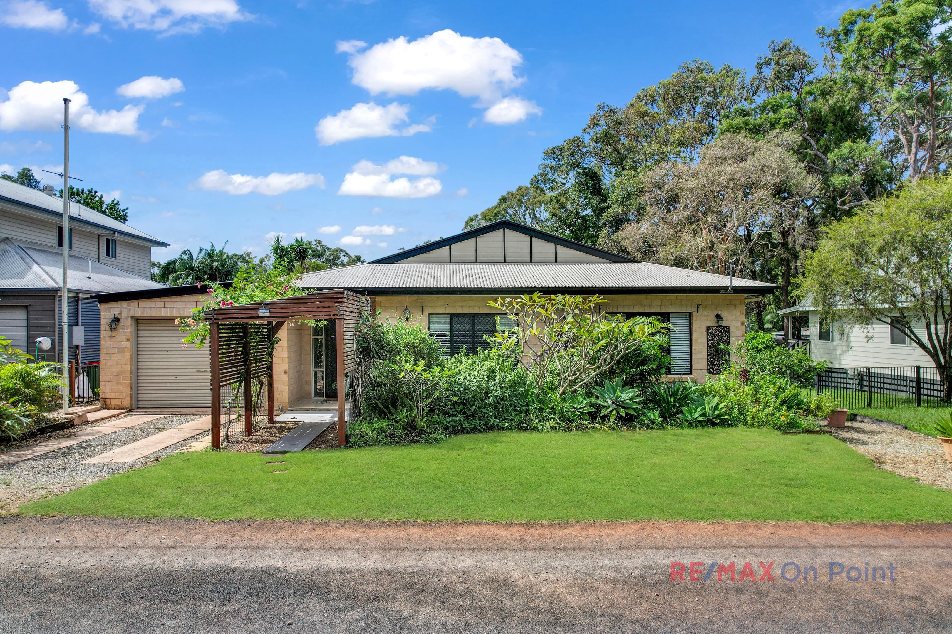 19 Moonah Street, Coochiemudlo Island — photo 1 of 5