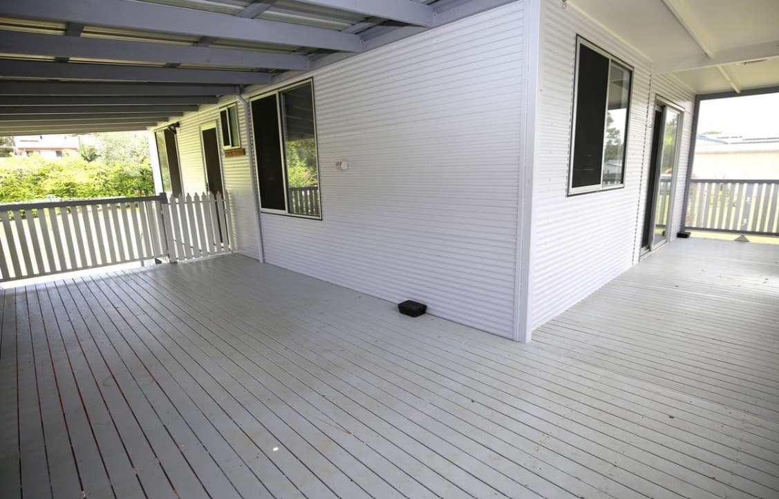 8 Glen Street, Macleay Island — photo 1 of 5