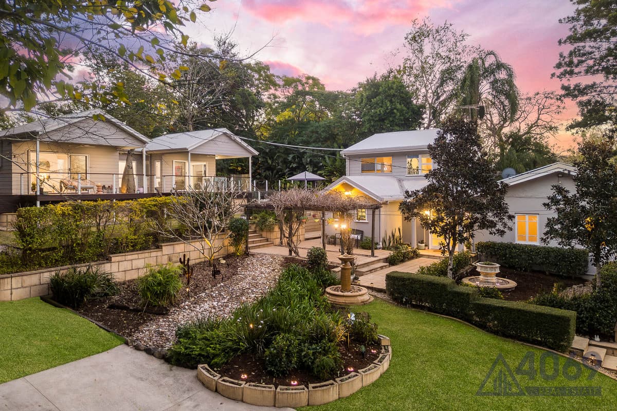 25 Upper Brookfield Road, Brookfield - Image 1