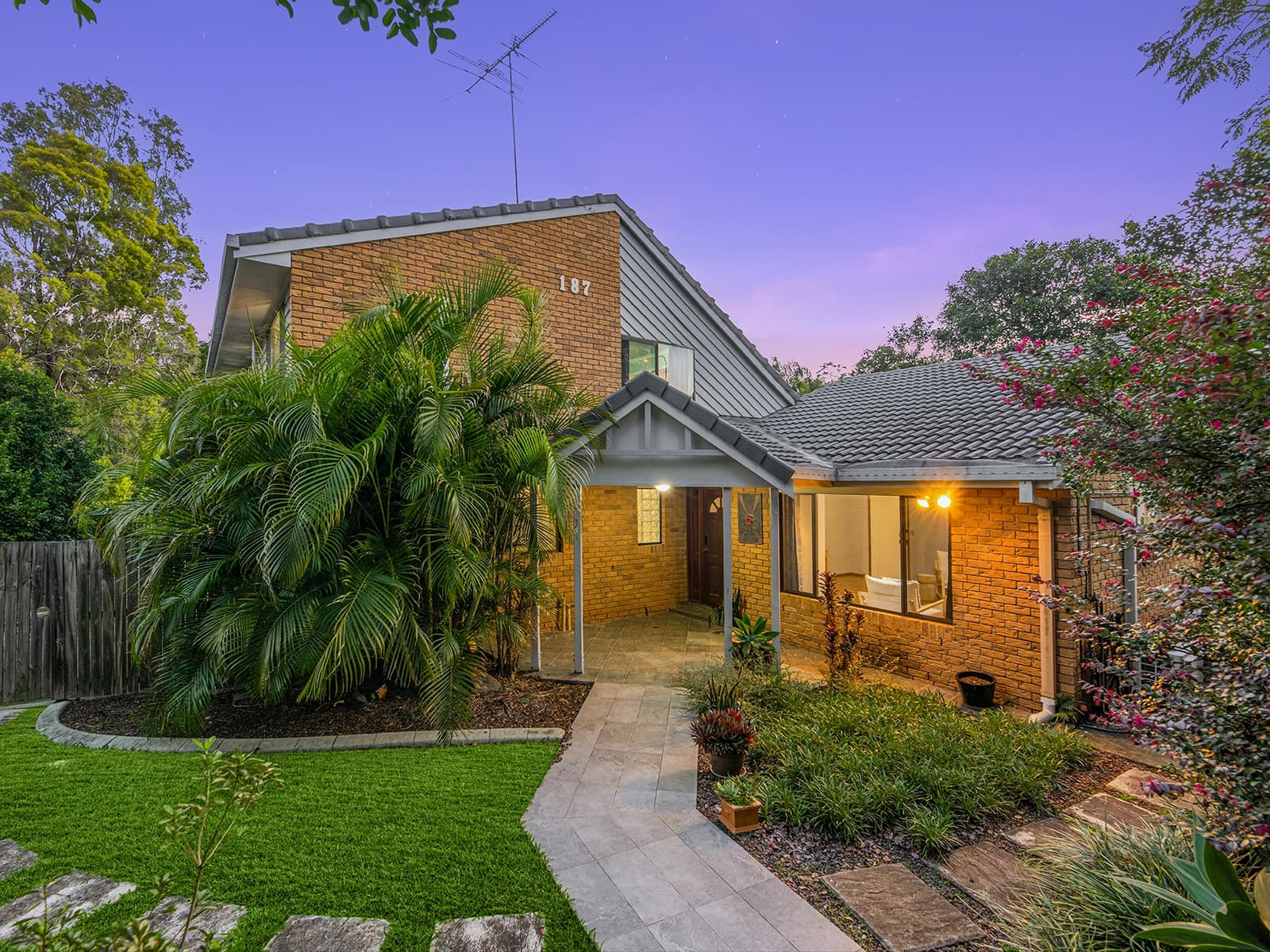 187 Arrabri Avenue, Mount Ommaney - Image 1