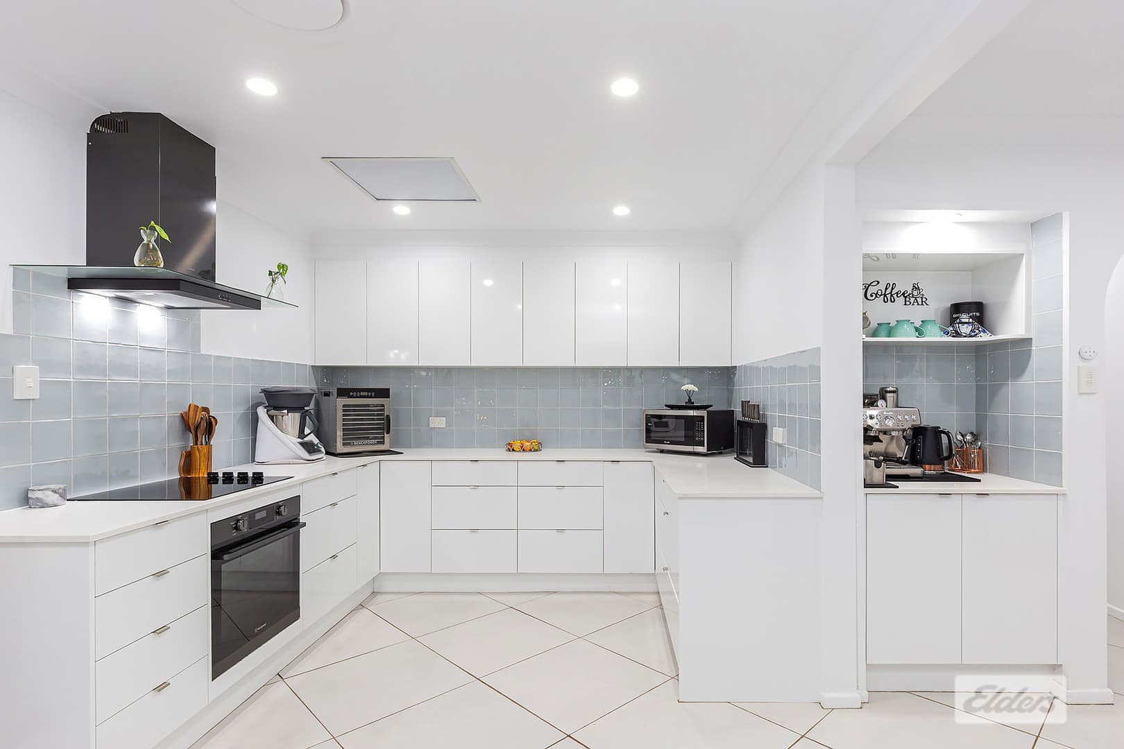 4 Sandra Court, Redland Bay — photo 1 of 5