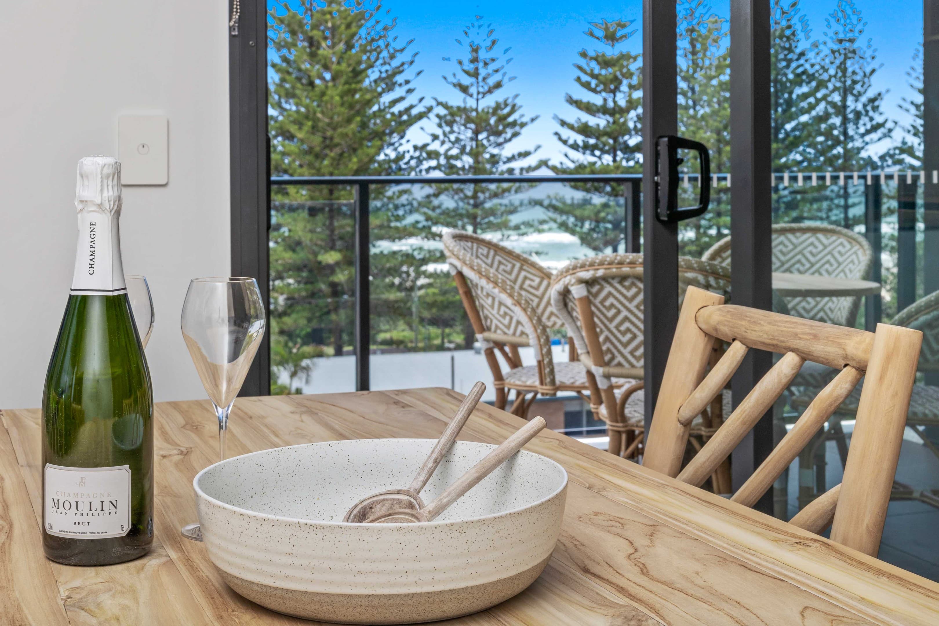 Level 5, 19/1969 - 197 Gold Coast Highway, Burleigh Heads — photo 1 of 5