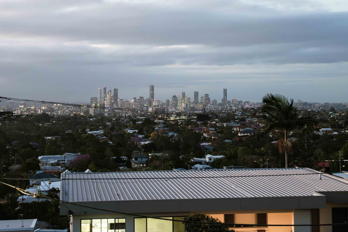 53 Kneale Street, Holland Park West - Image 1