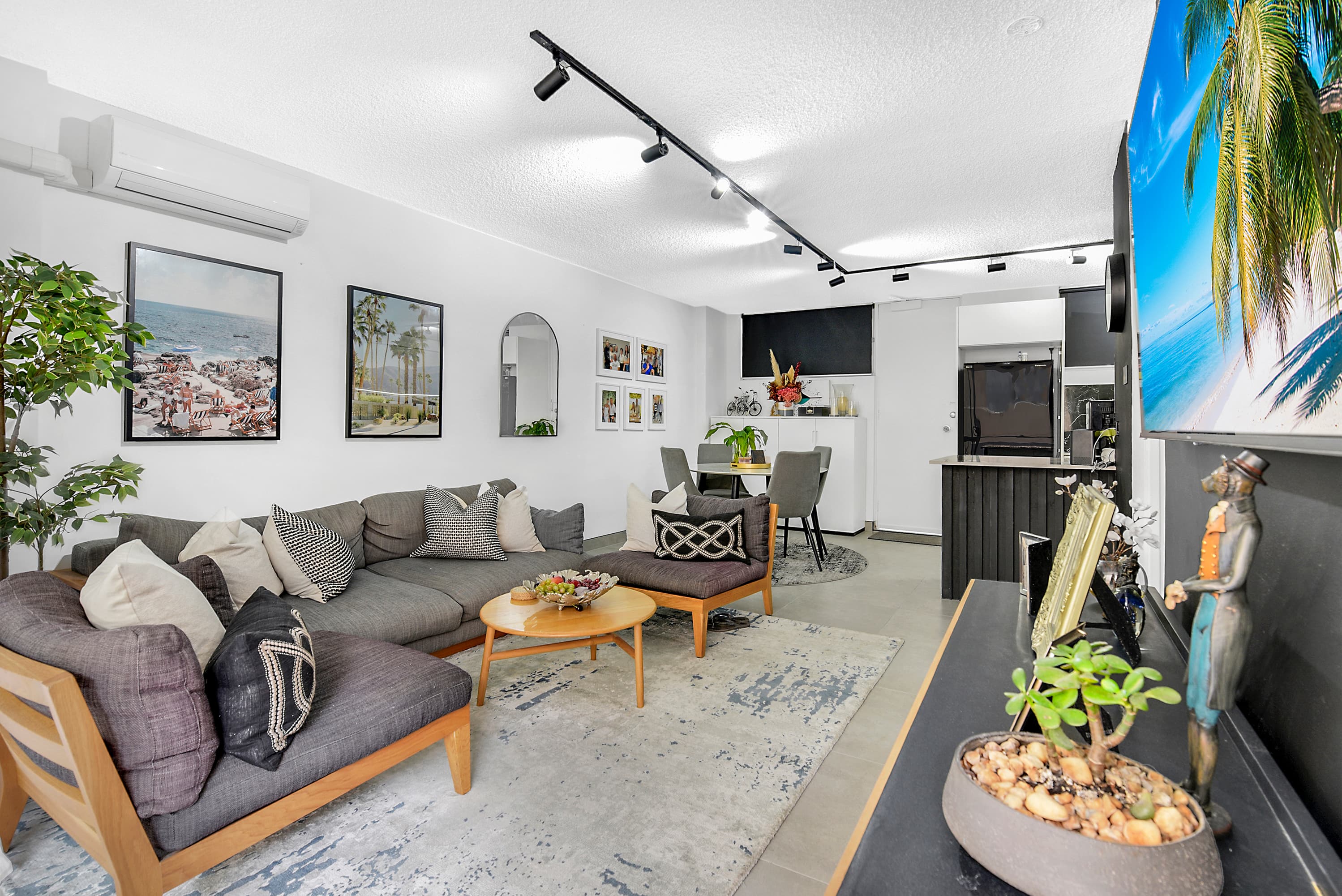 111/40 The Esplanade, Surfers Paradise - Image 1