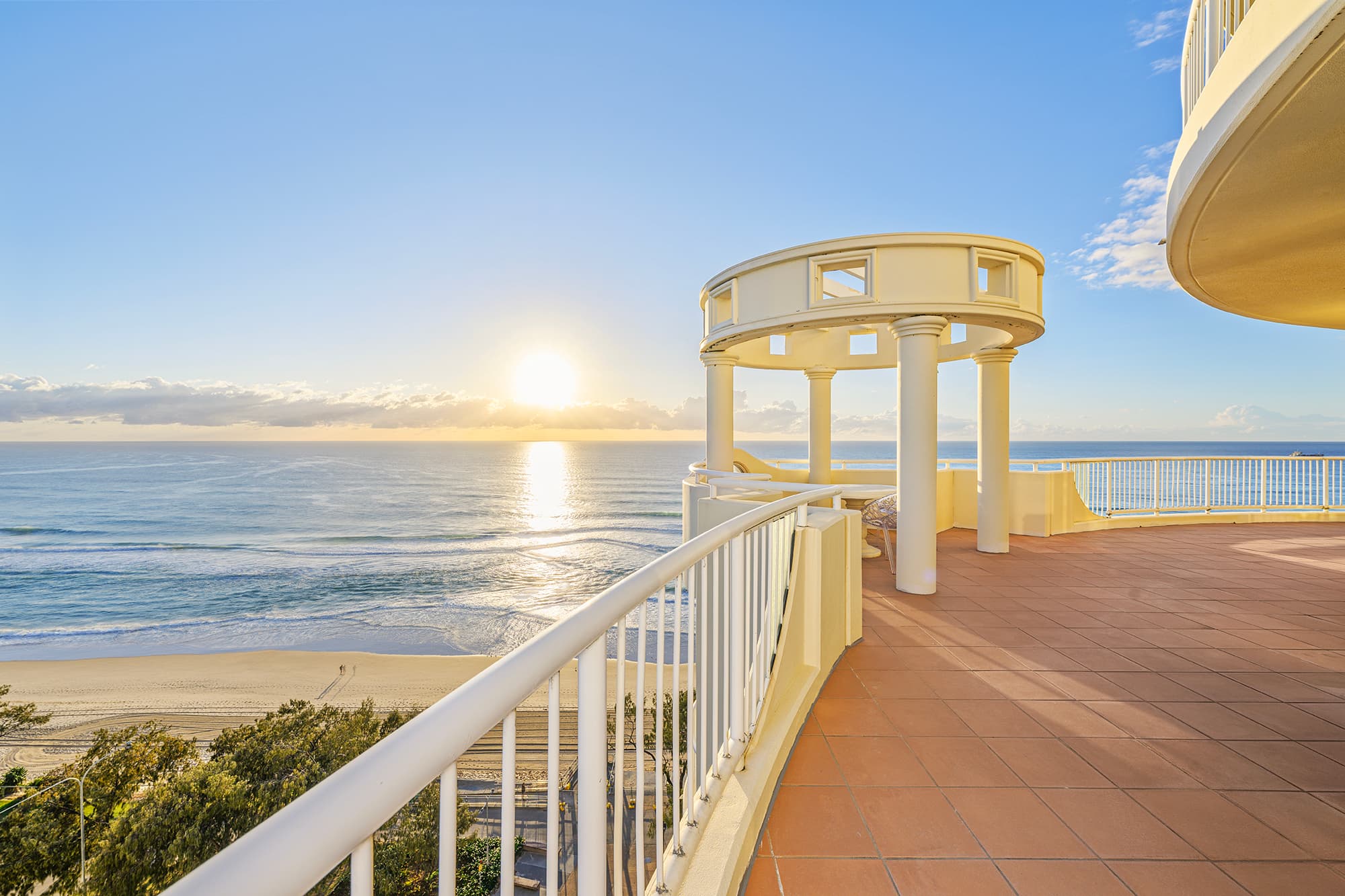 327/2-4 View Avenue, Surfers Paradise - Image 1